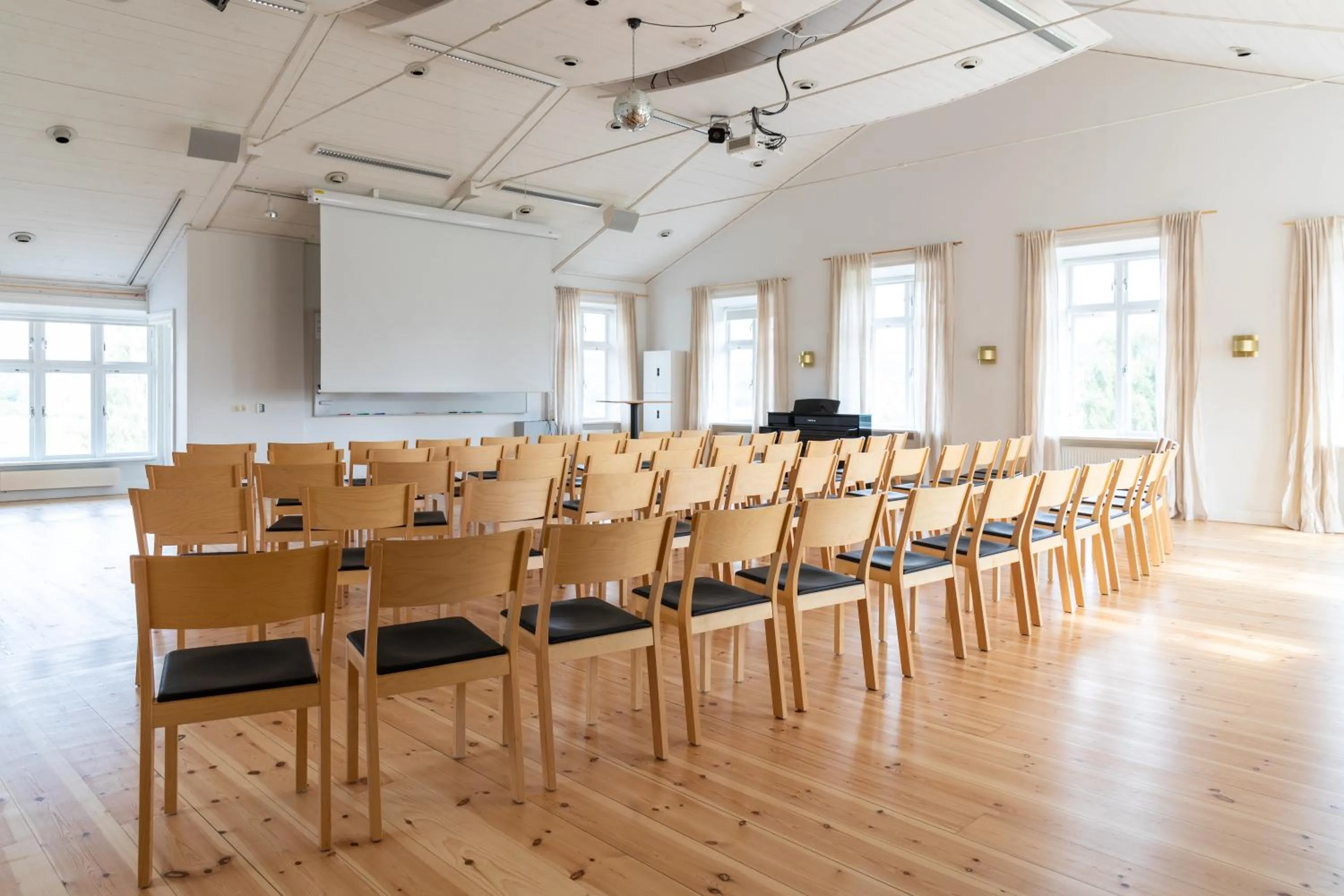 Meeting/conference room in STF Undersvik Gårdshotell & Vandrarhem