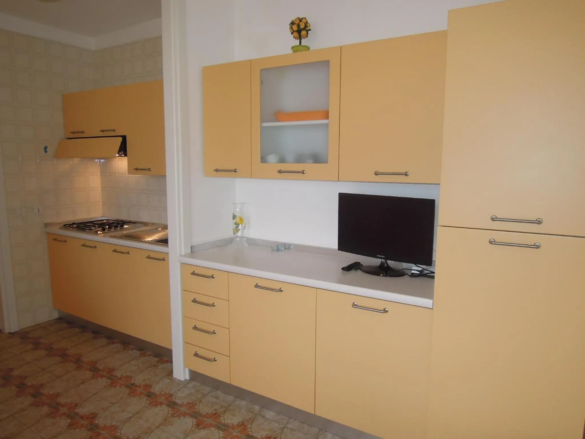 Flat with terrace near the beach-Beahost