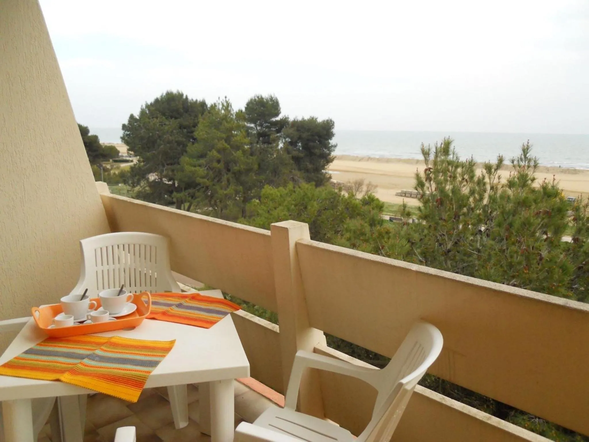 Flat with terrace near the beach-Beahost