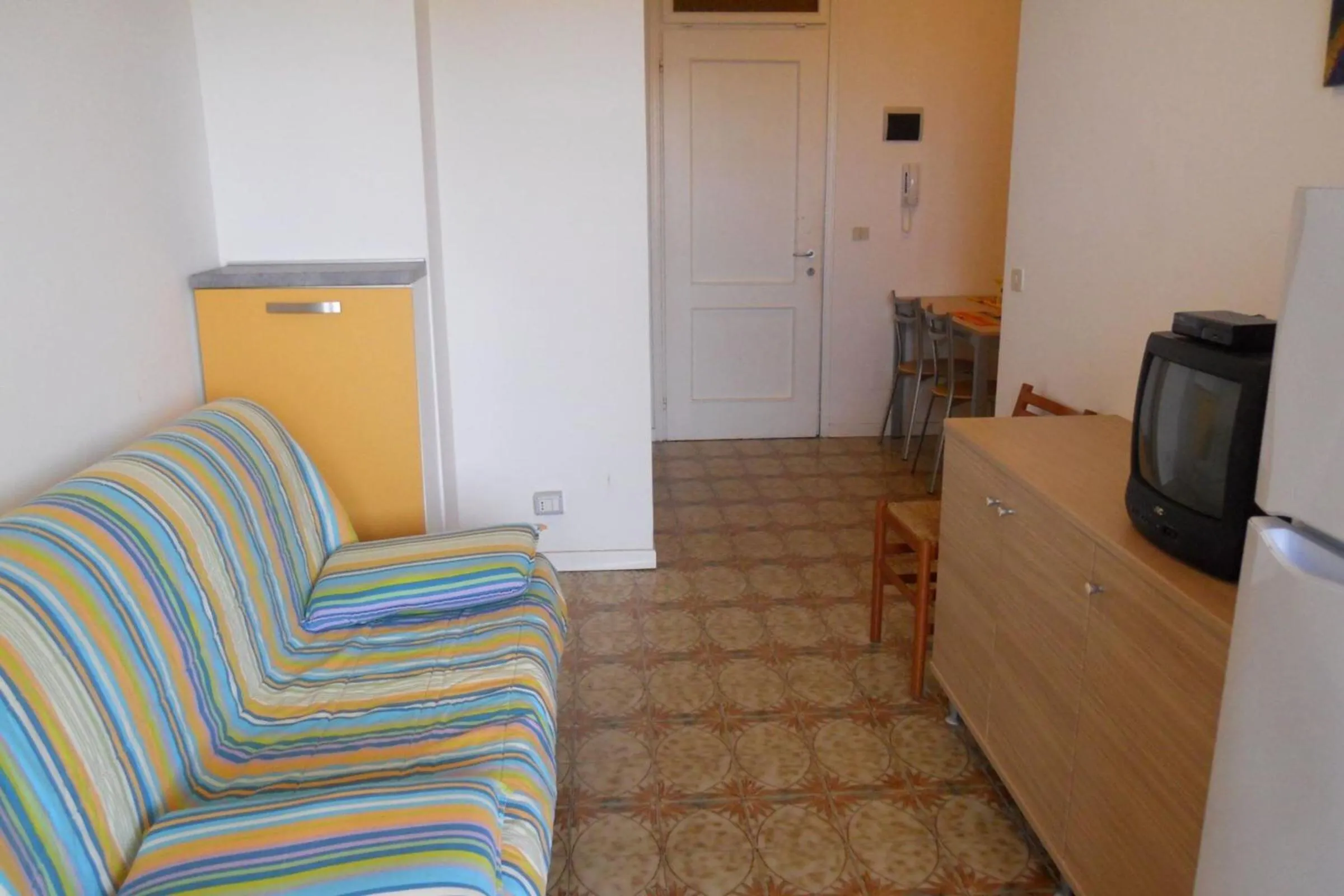 Bright flat with a wide terrace-Beahost