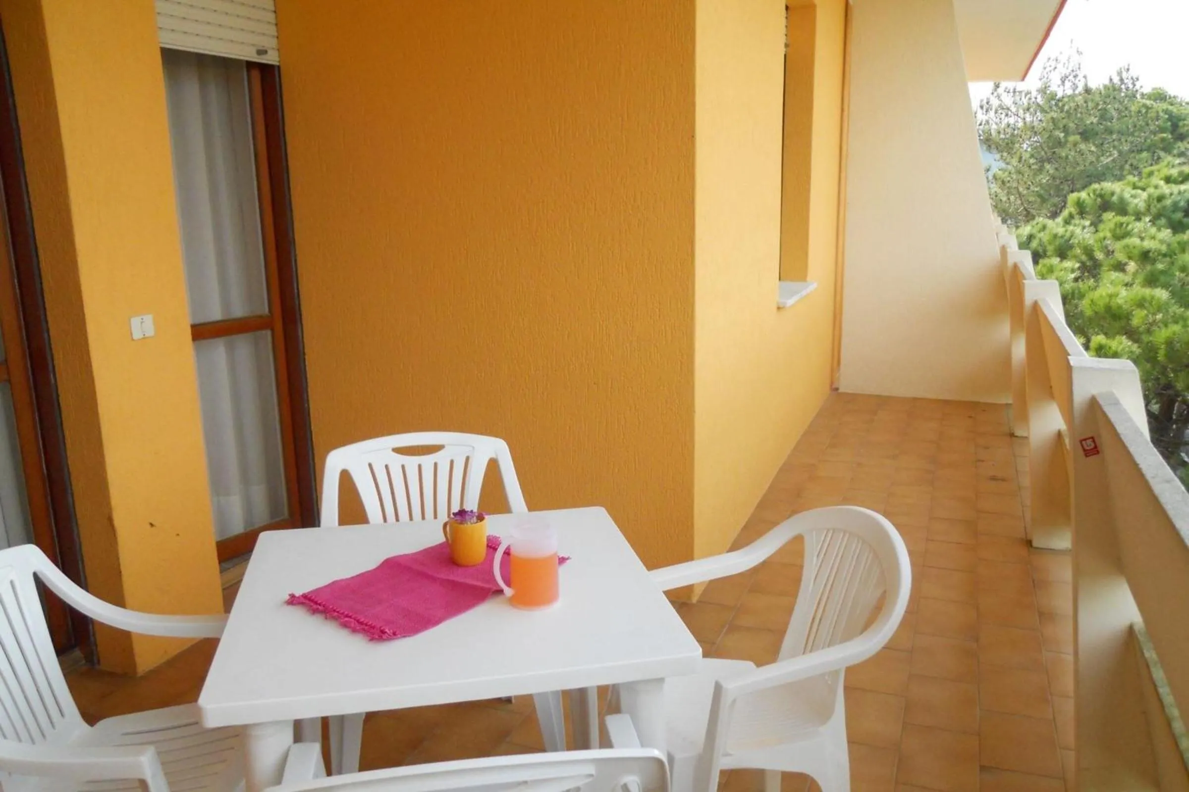 Bright flat with a wide terrace-Beahost