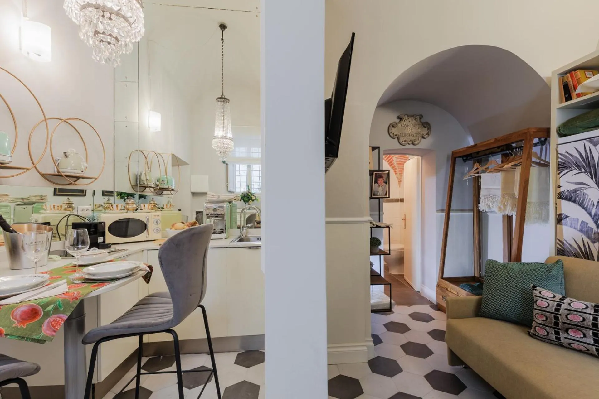 Busdraghi Studio, a stylish studio along Via Fillungo
