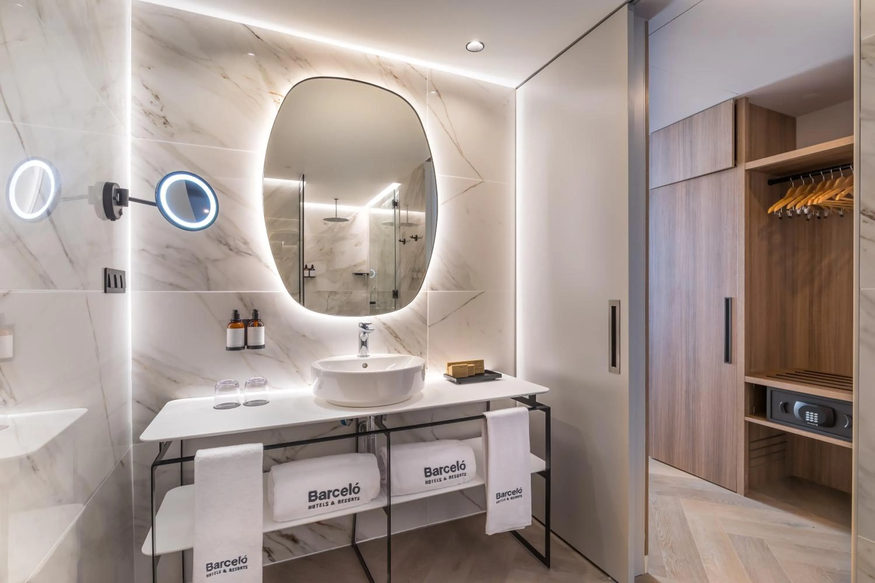 Shower in Barceló Funchal Oldtown