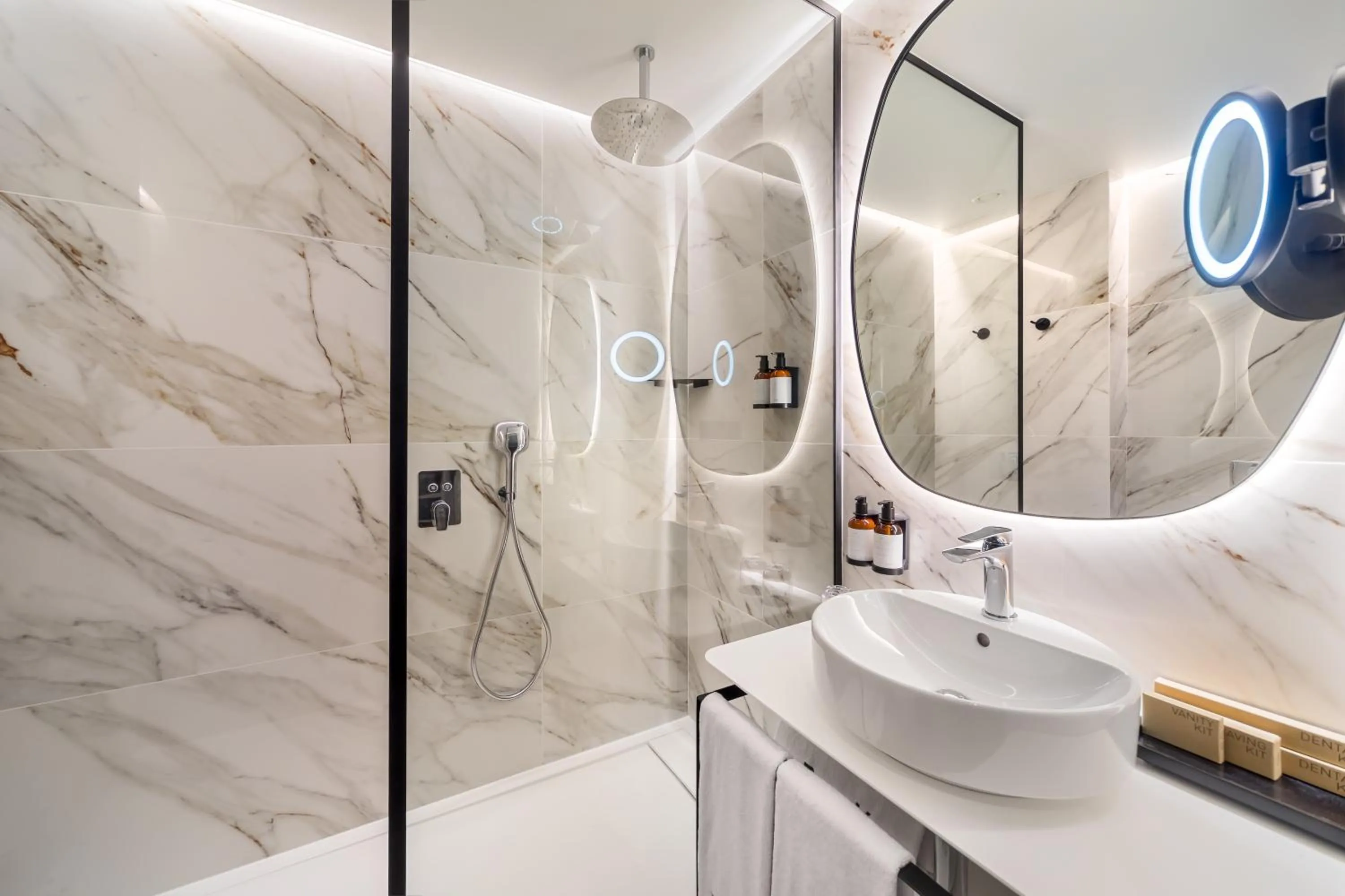 Shower in Barceló Funchal Oldtown