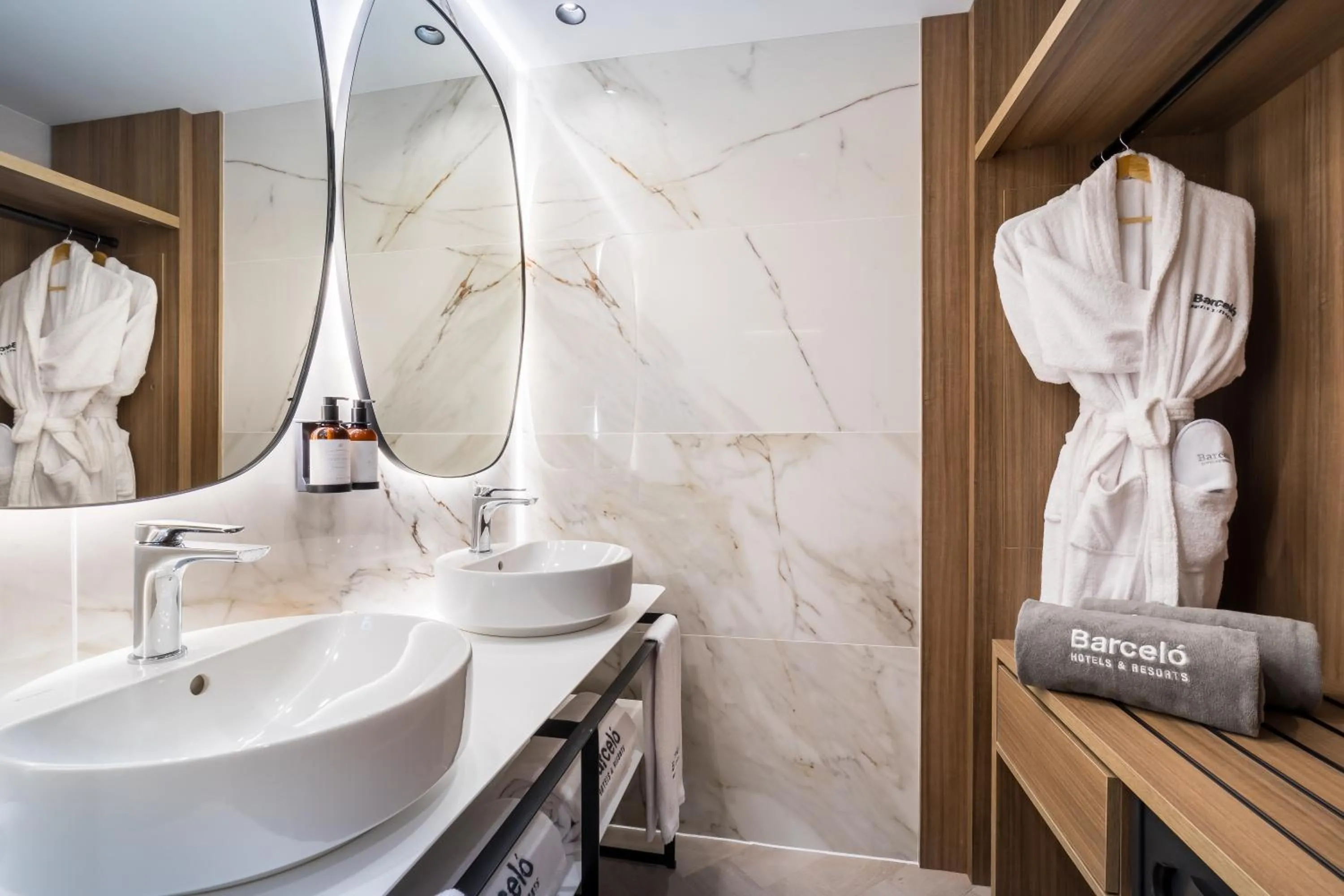 Bathroom in Barceló Funchal Oldtown