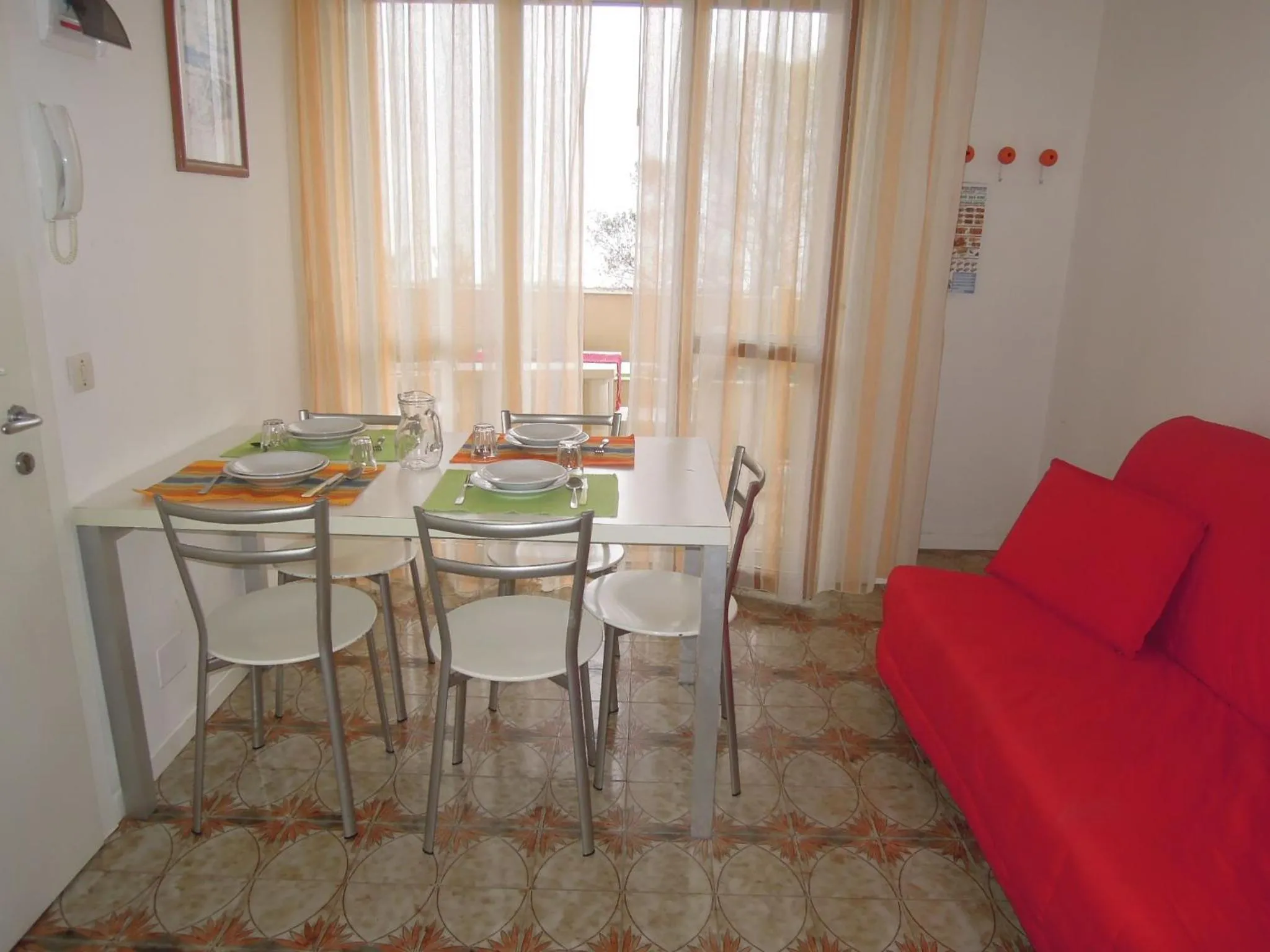 Nice flat for six guests by the sea