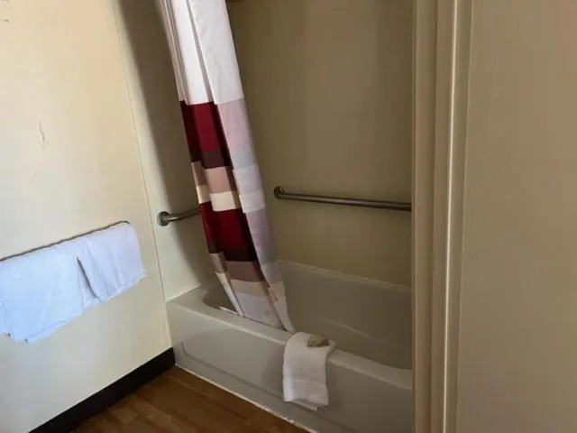 Bathroom in Travelodge by Wyndham Holland-Toledo