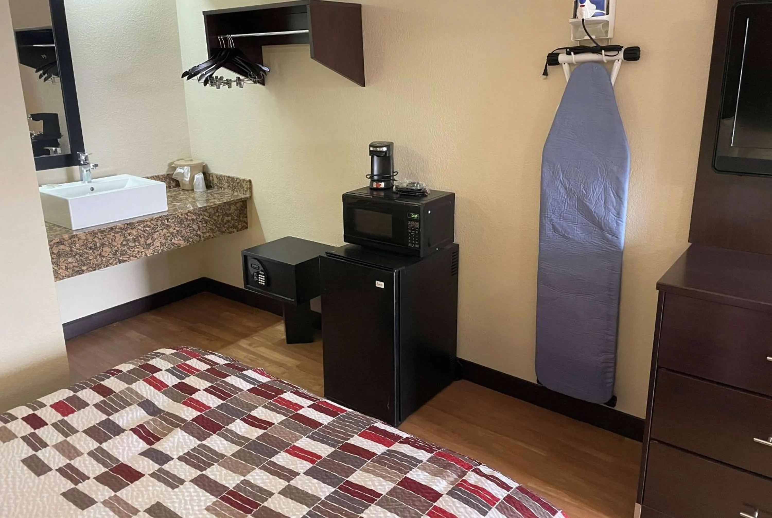 Photo of the whole room in Travelodge by Wyndham Holland-Toledo