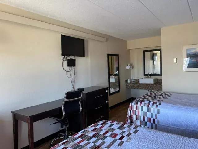 Travelodge by Wyndham Holland-Toledo