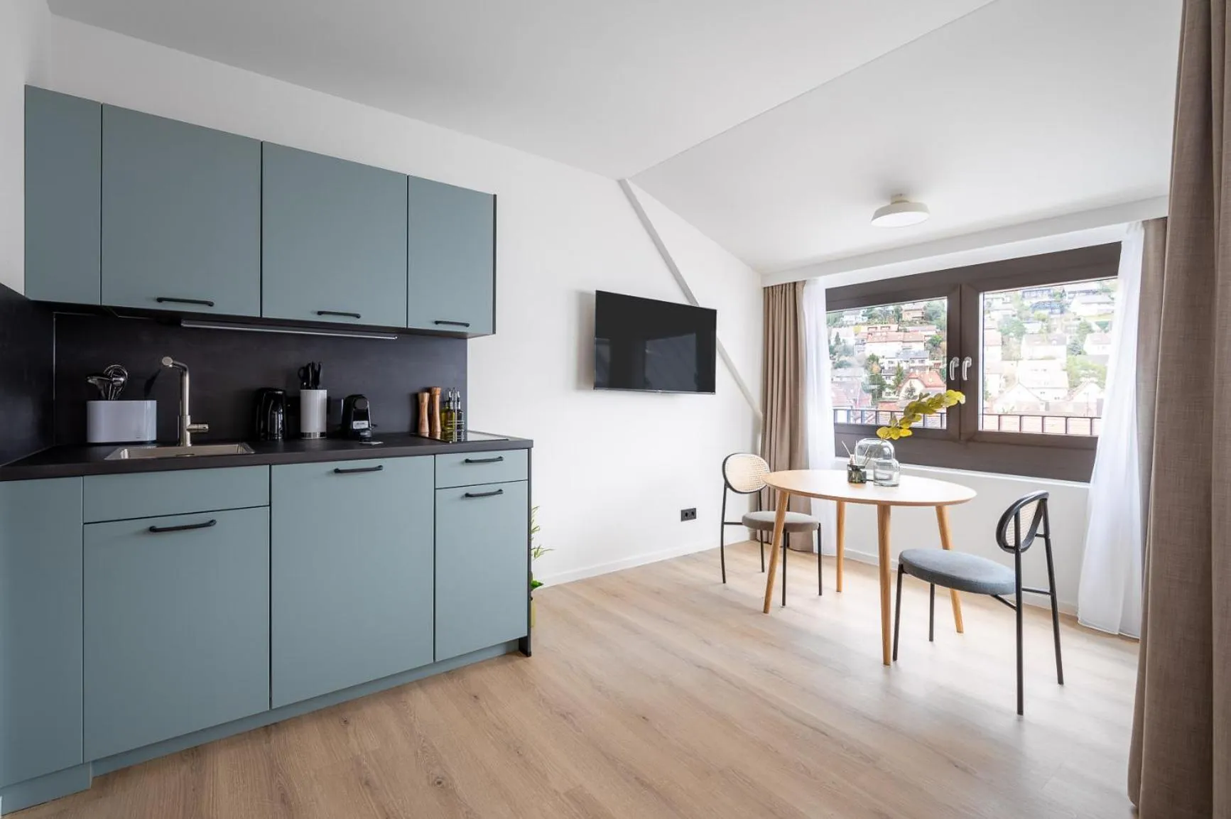 TV and multimedia in Limehome Stuttgart Elsenhansstr