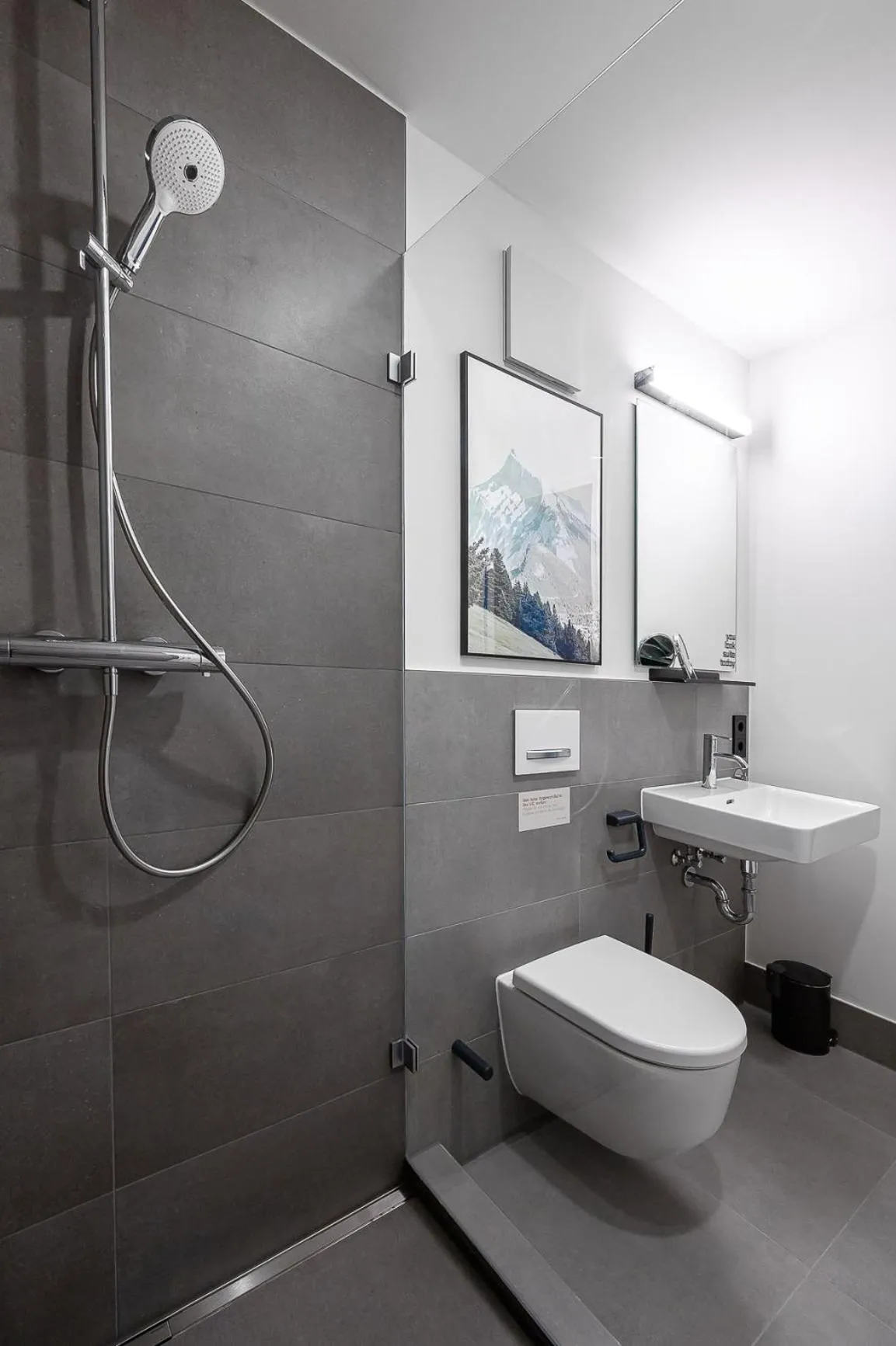 Shower in Limehome Stuttgart Elsenhansstr