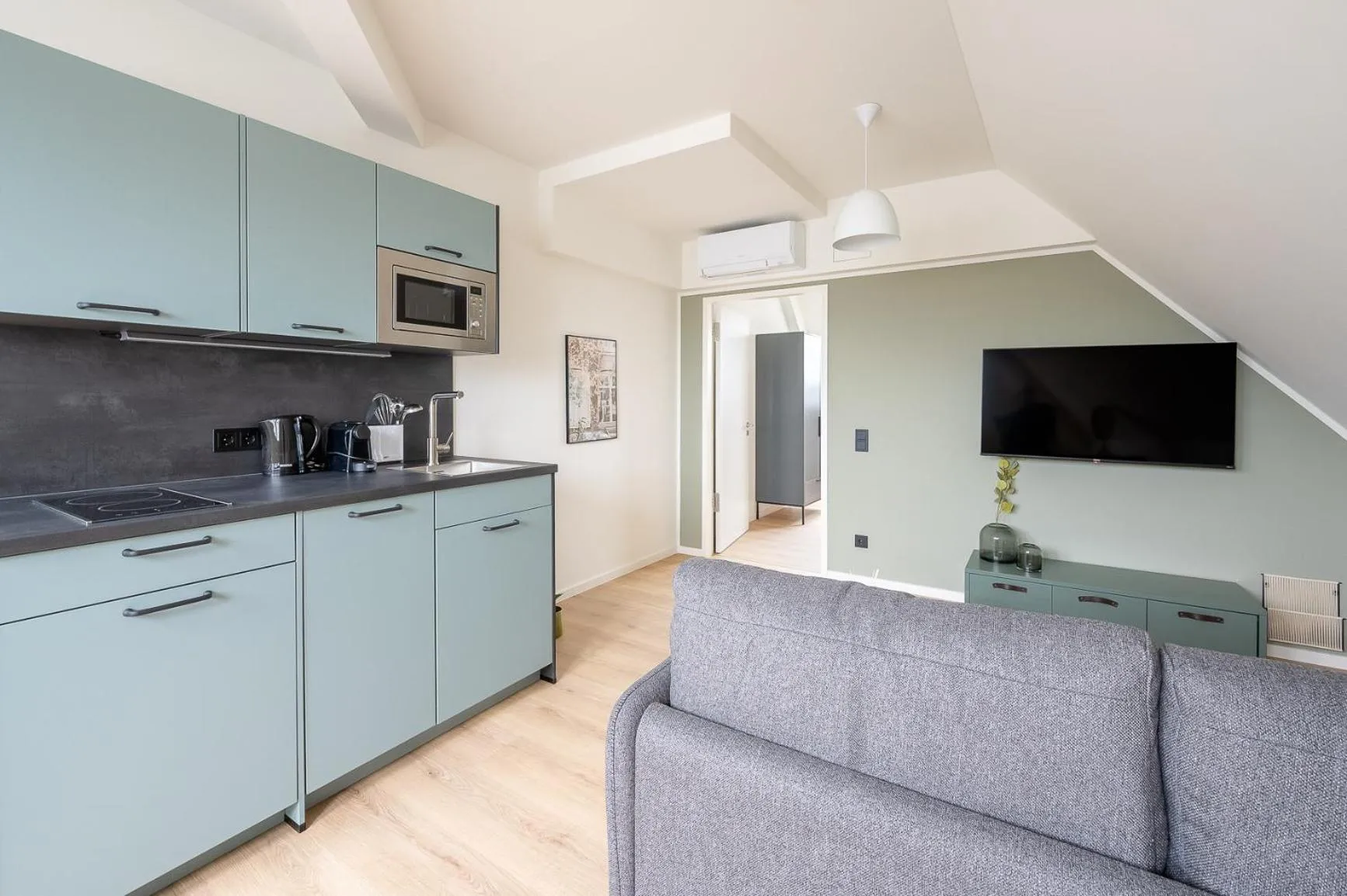 Kitchen or kitchenette in Limehome Stuttgart Elsenhansstr