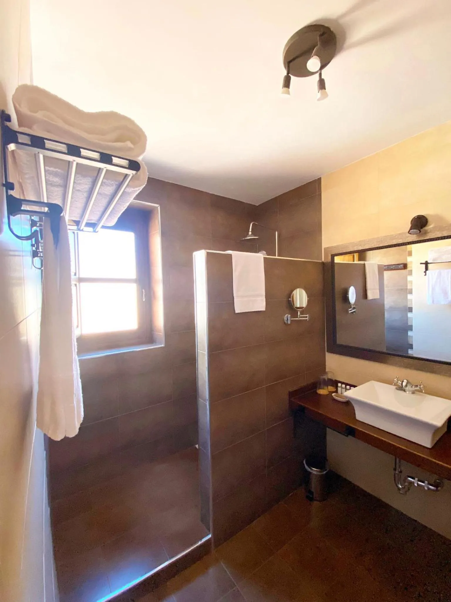 Shower in Hotel Rural Candela y Plata