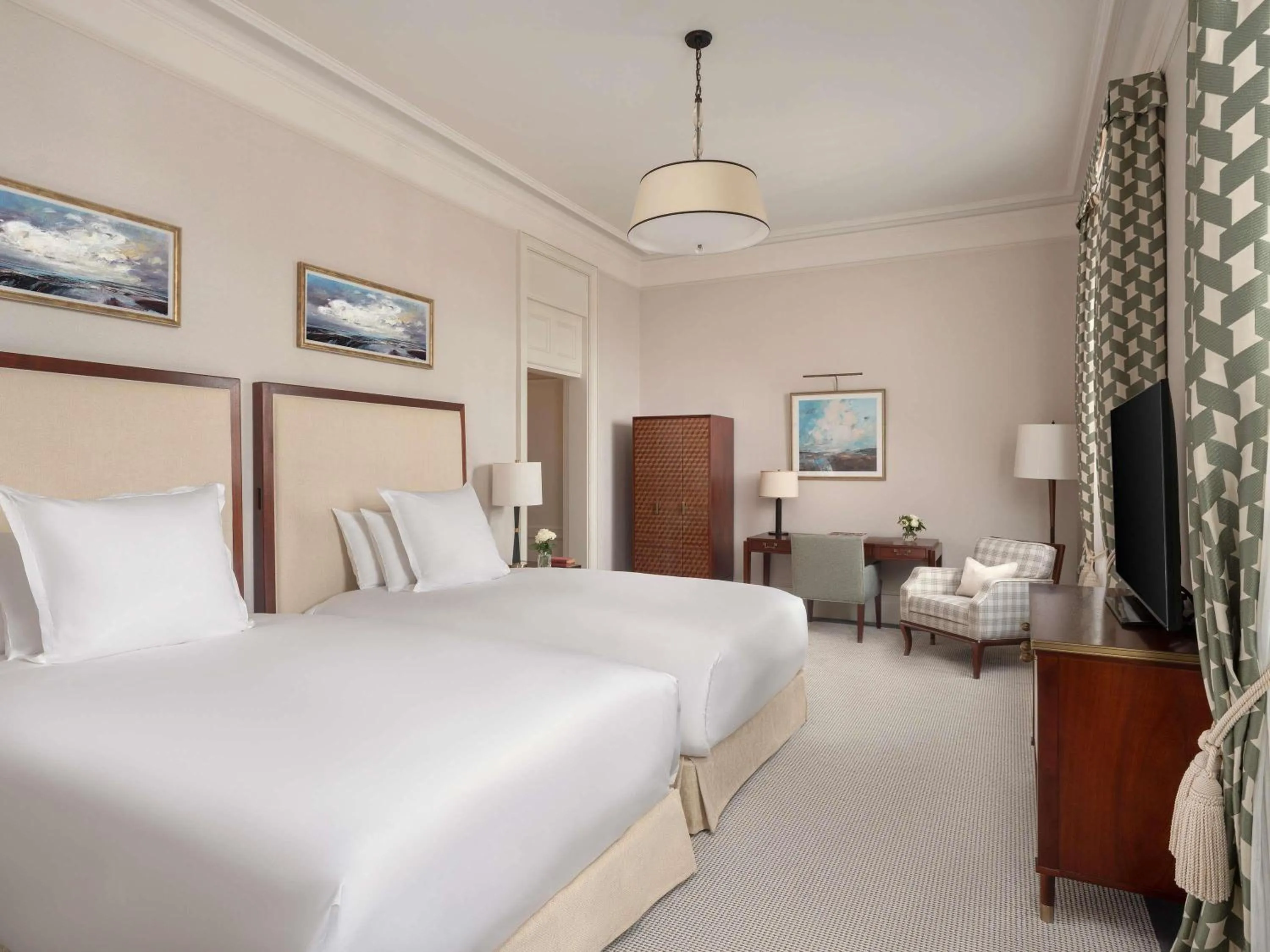 Bedroom, Bed in Raffles London at The OWO