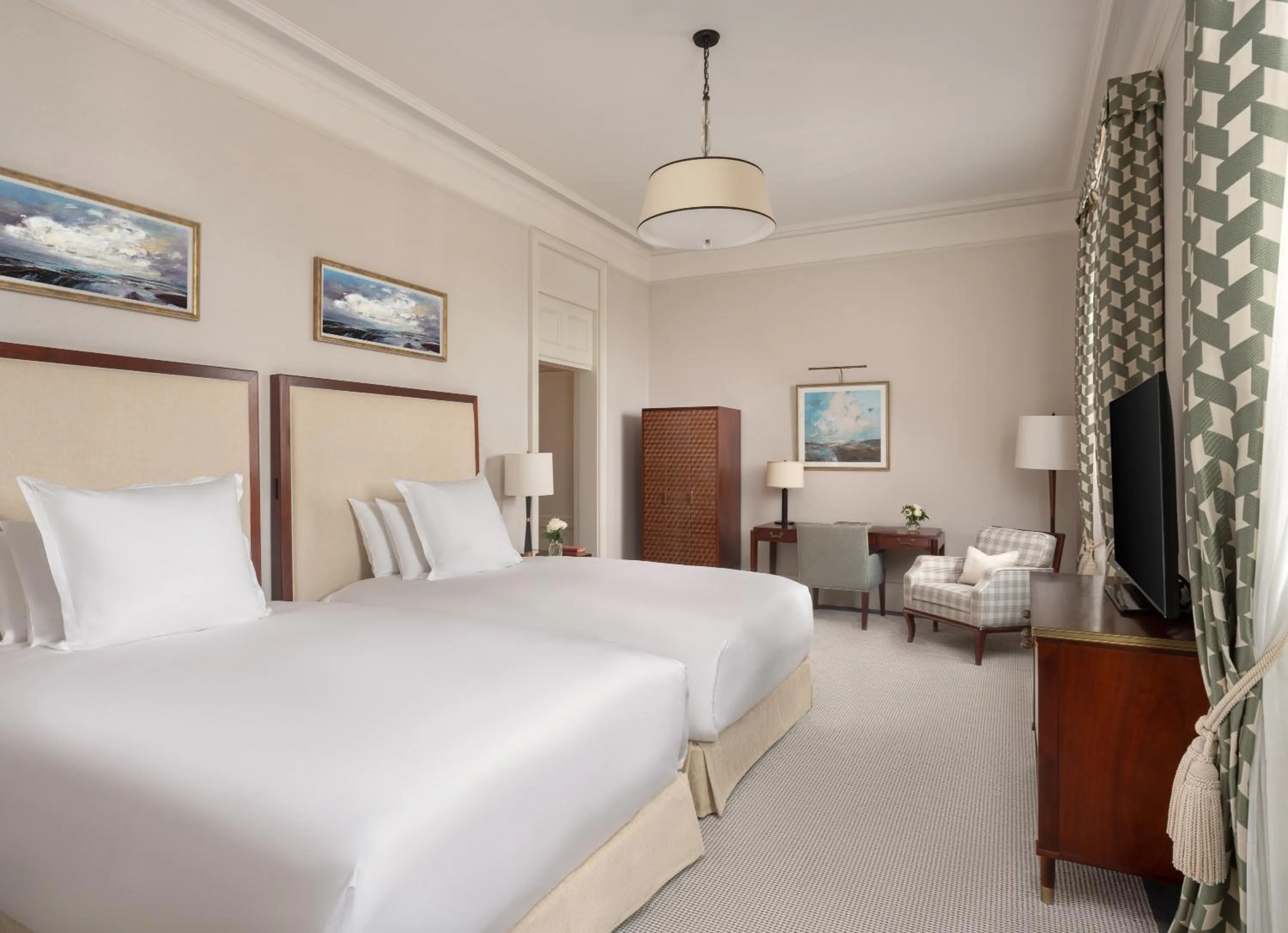 Bedroom, Bed in Raffles London at The OWO