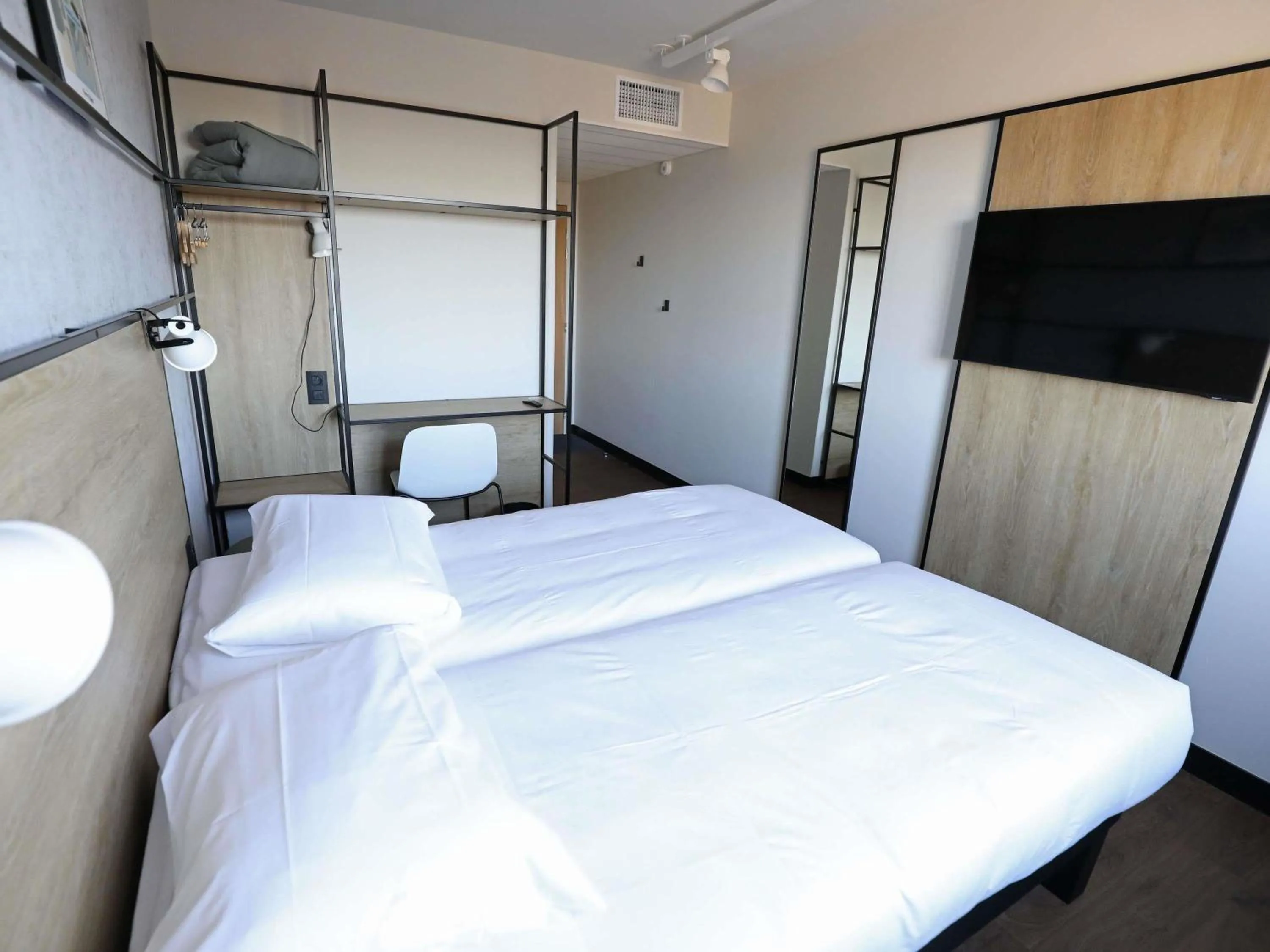 Bedroom, Bed in Ibis Bourgoin Jallieu Medipole