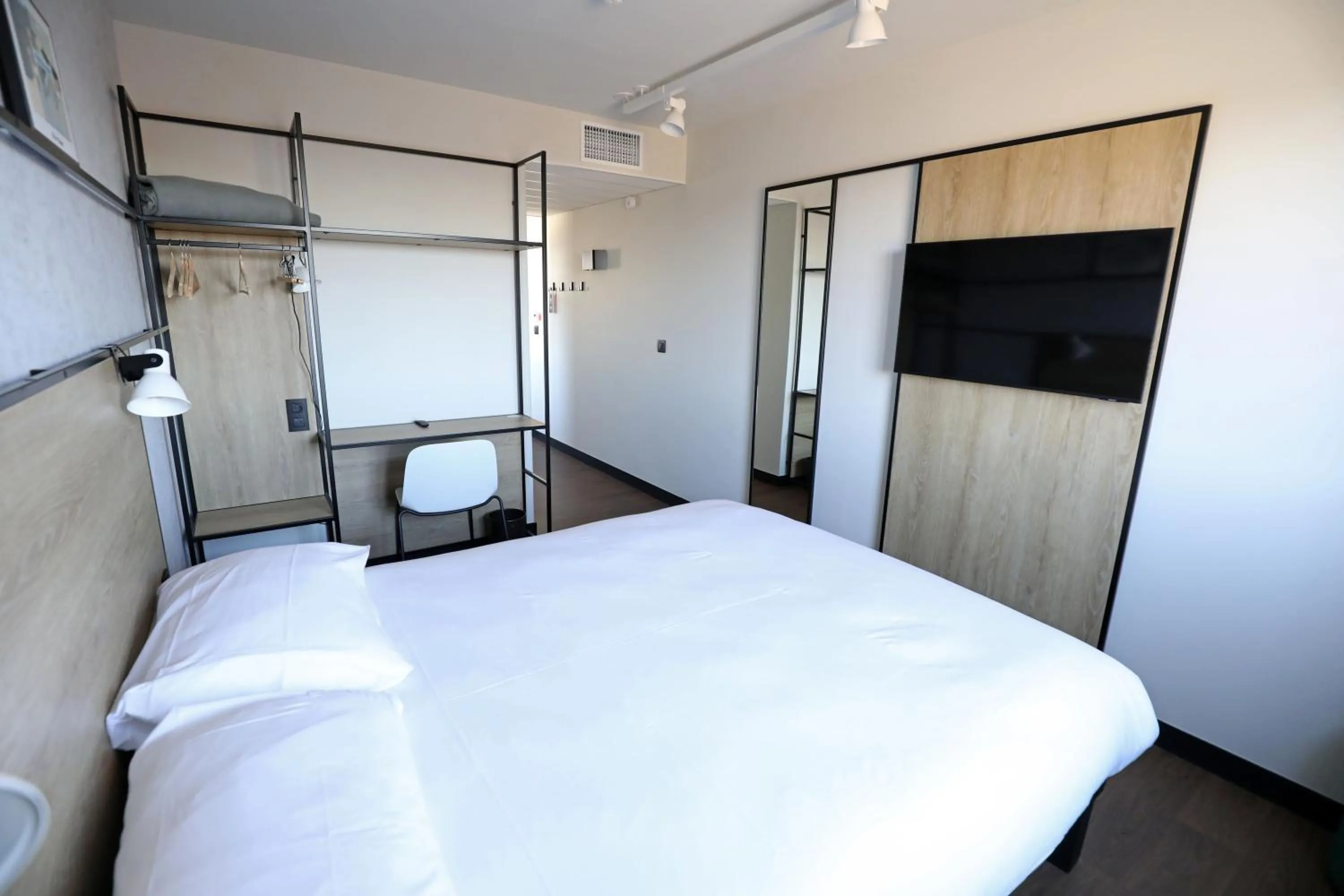 Bed in Ibis Bourgoin Jallieu Medipole