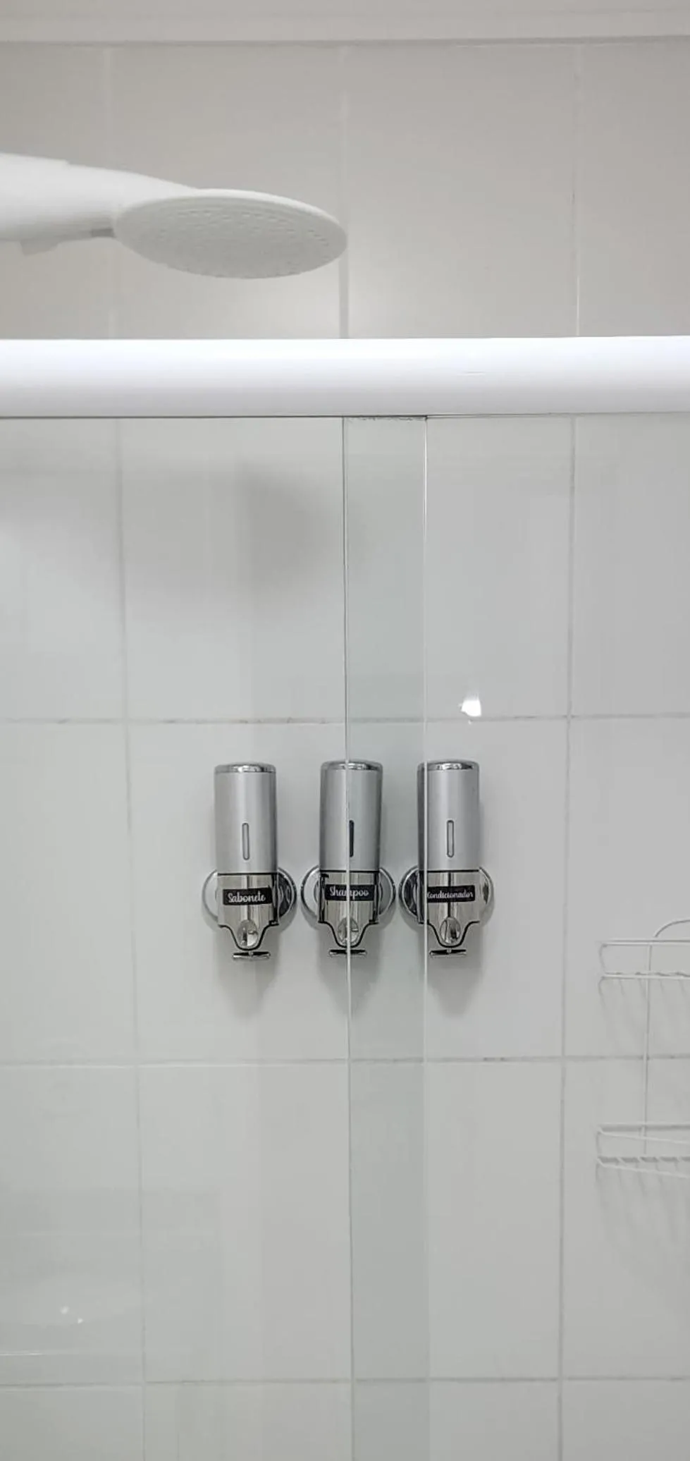 Novo, Iluminado 3 Quartos Piscina Garagem