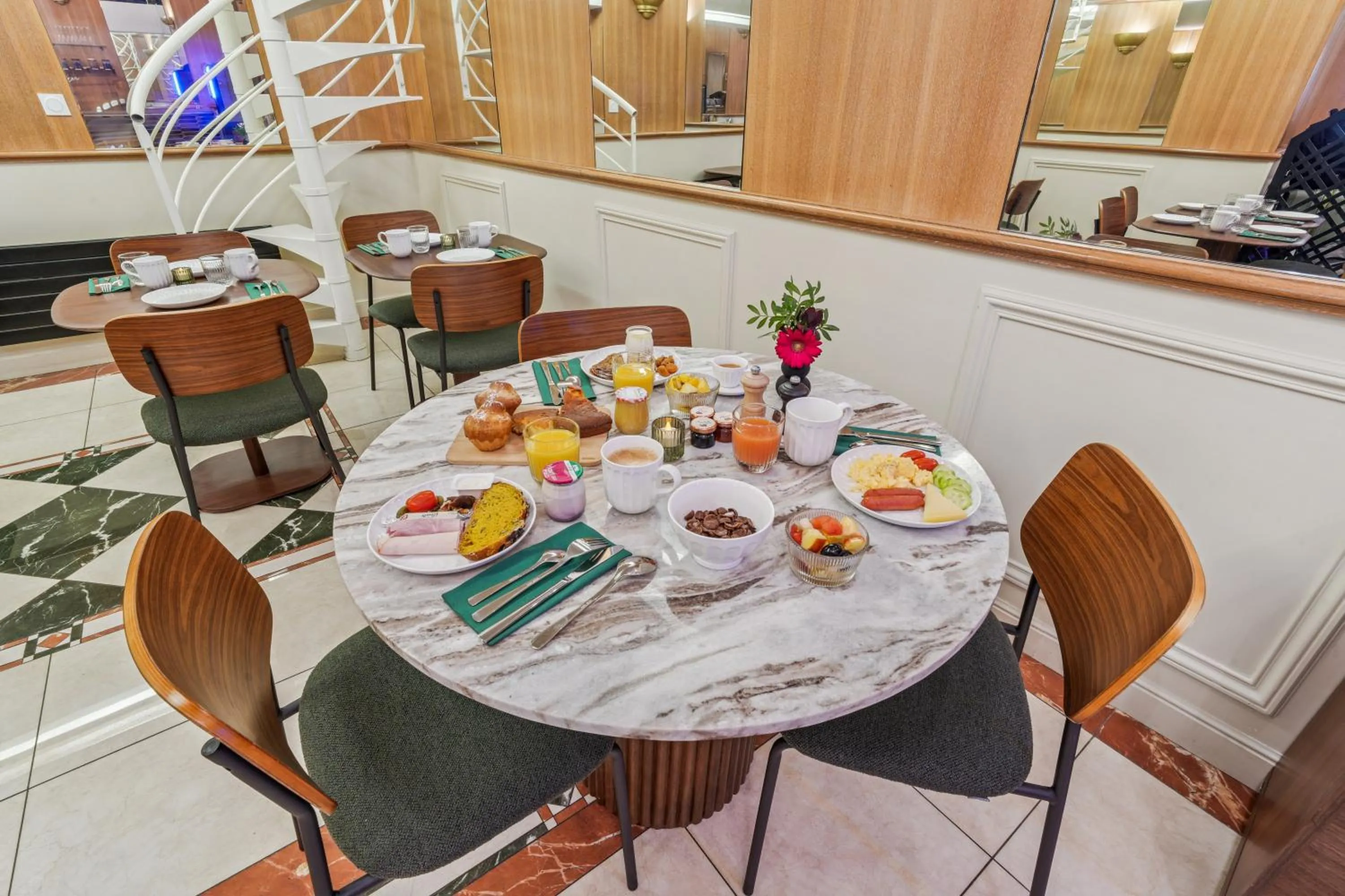 Breakfast in Hotel Le Clery