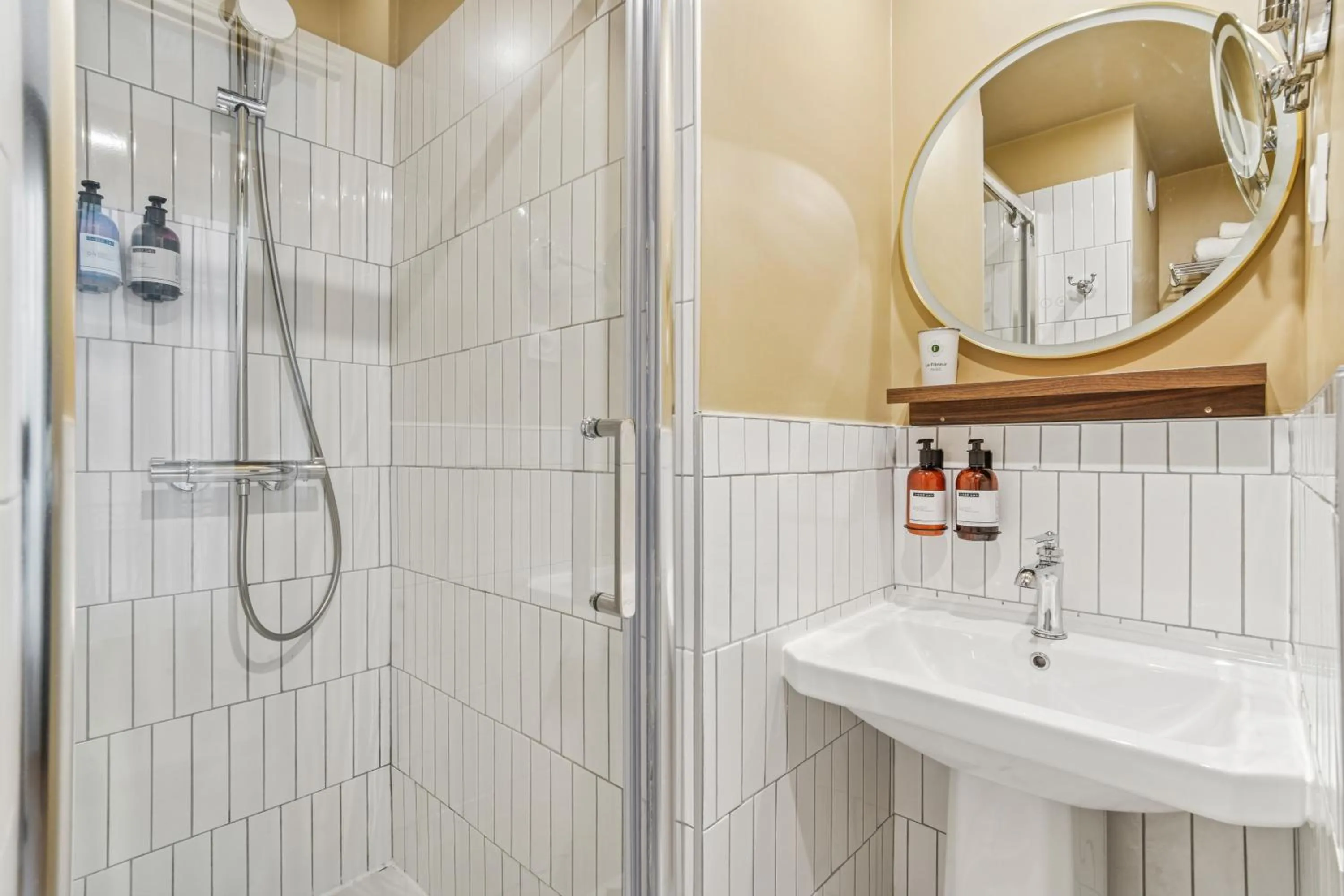 Shower in Hotel Le Clery
