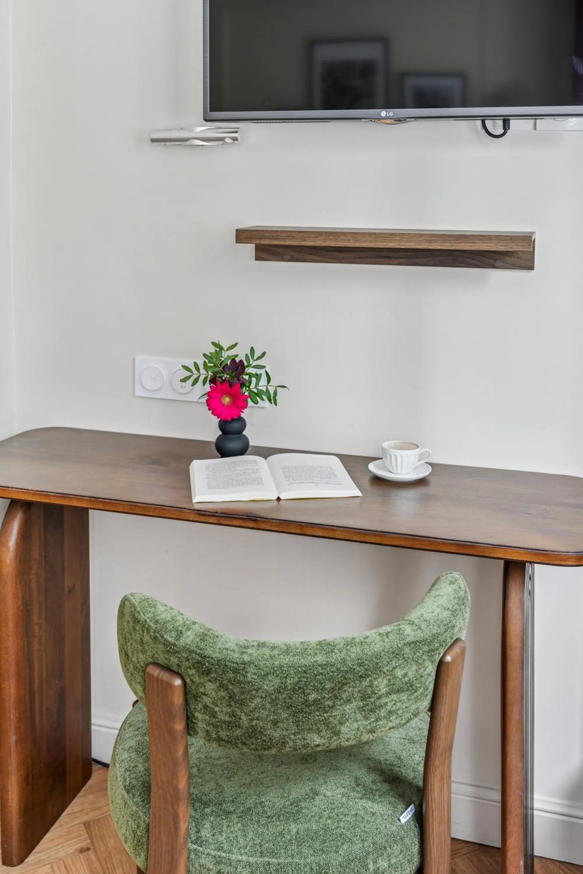 TV and multimedia in Hotel Le Clery