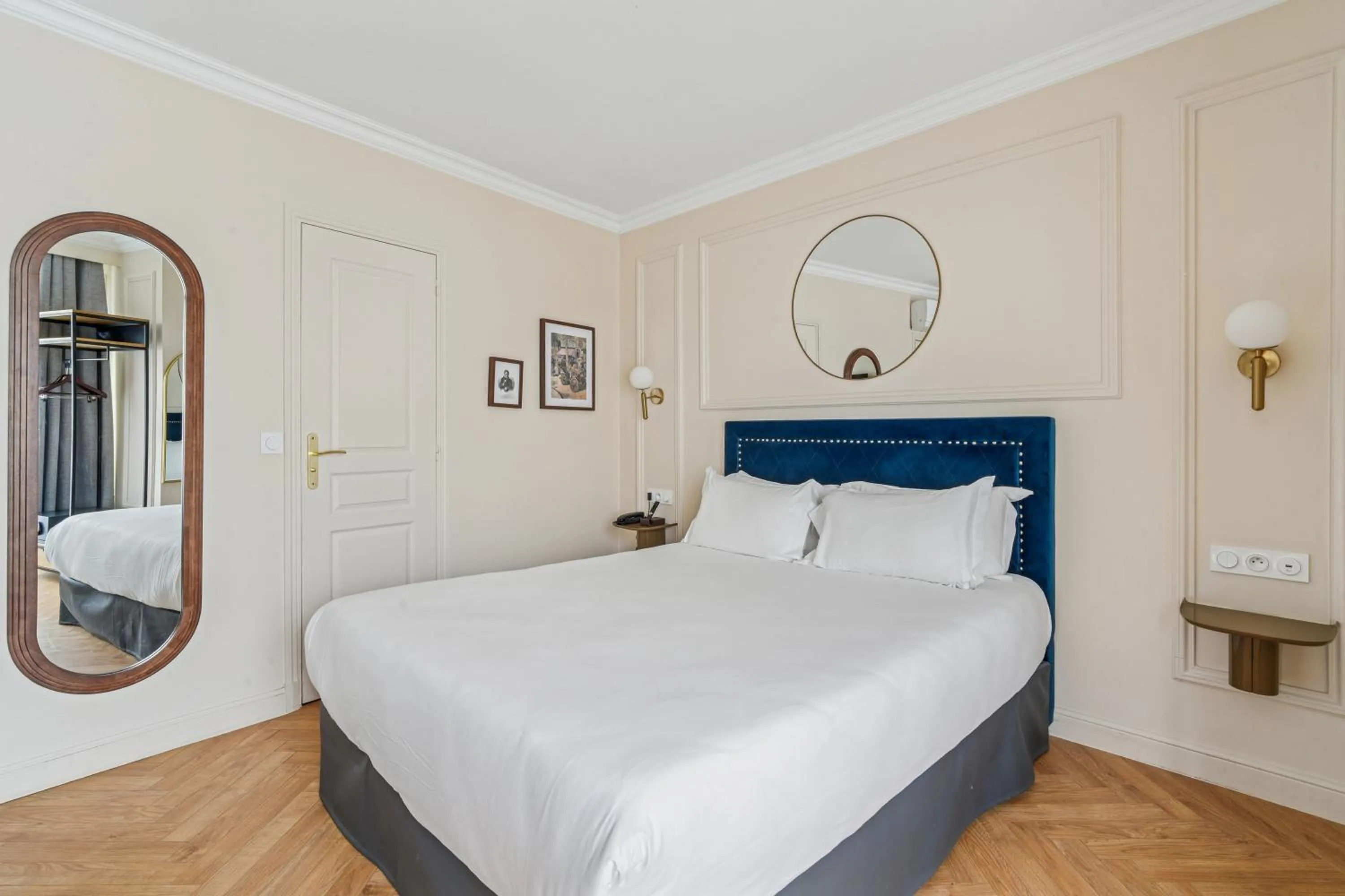 Photo of the whole room, Bed in Hotel Le Clery