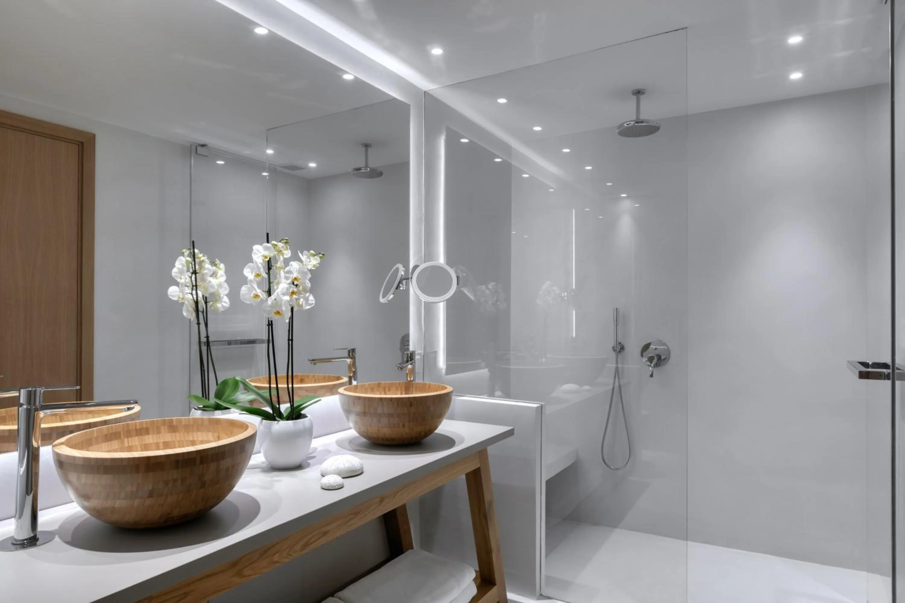 Shower in Santa Marina, A Luxury Collection Resort, Mykonos