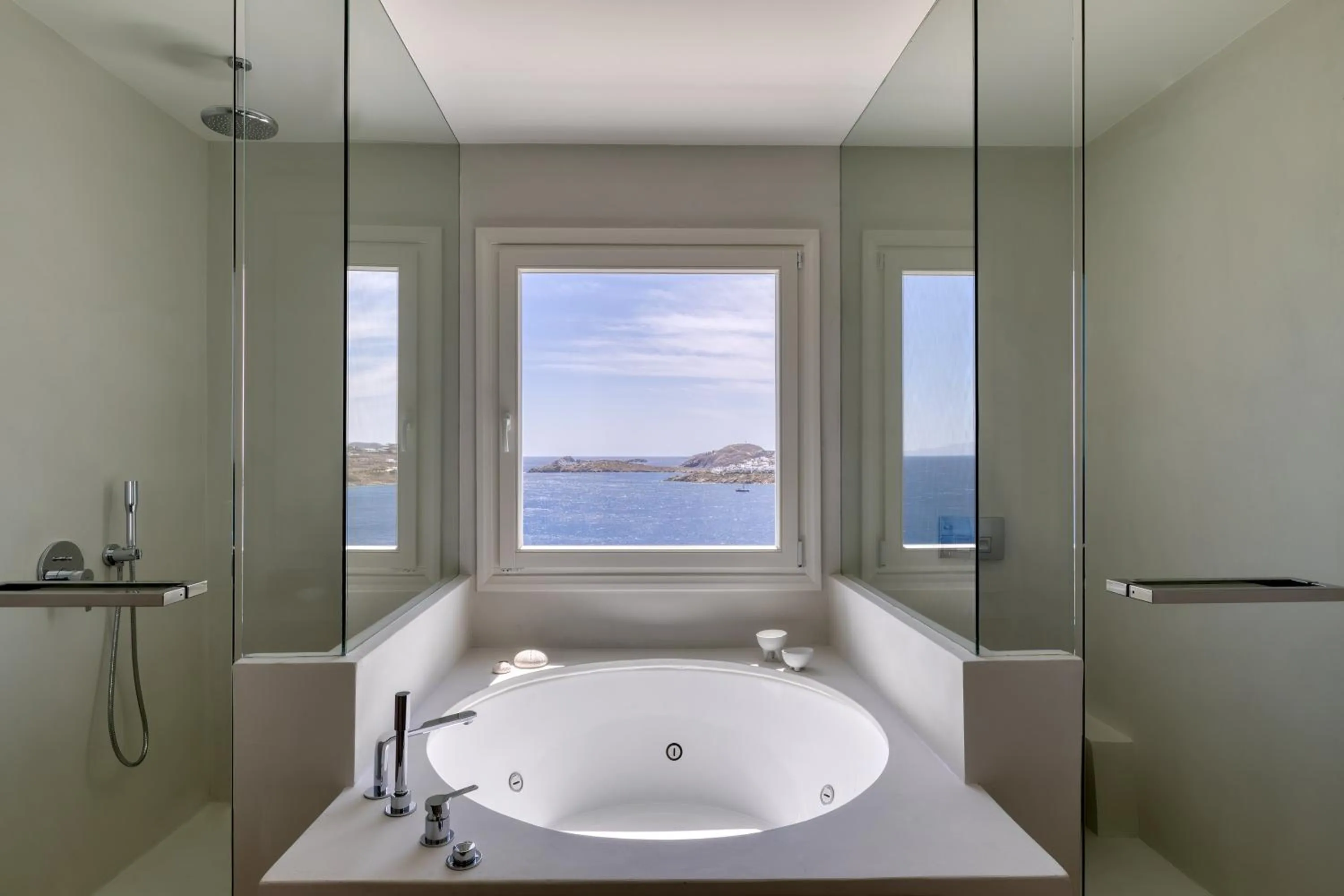 Shower in Santa Marina, A Luxury Collection Resort, Mykonos