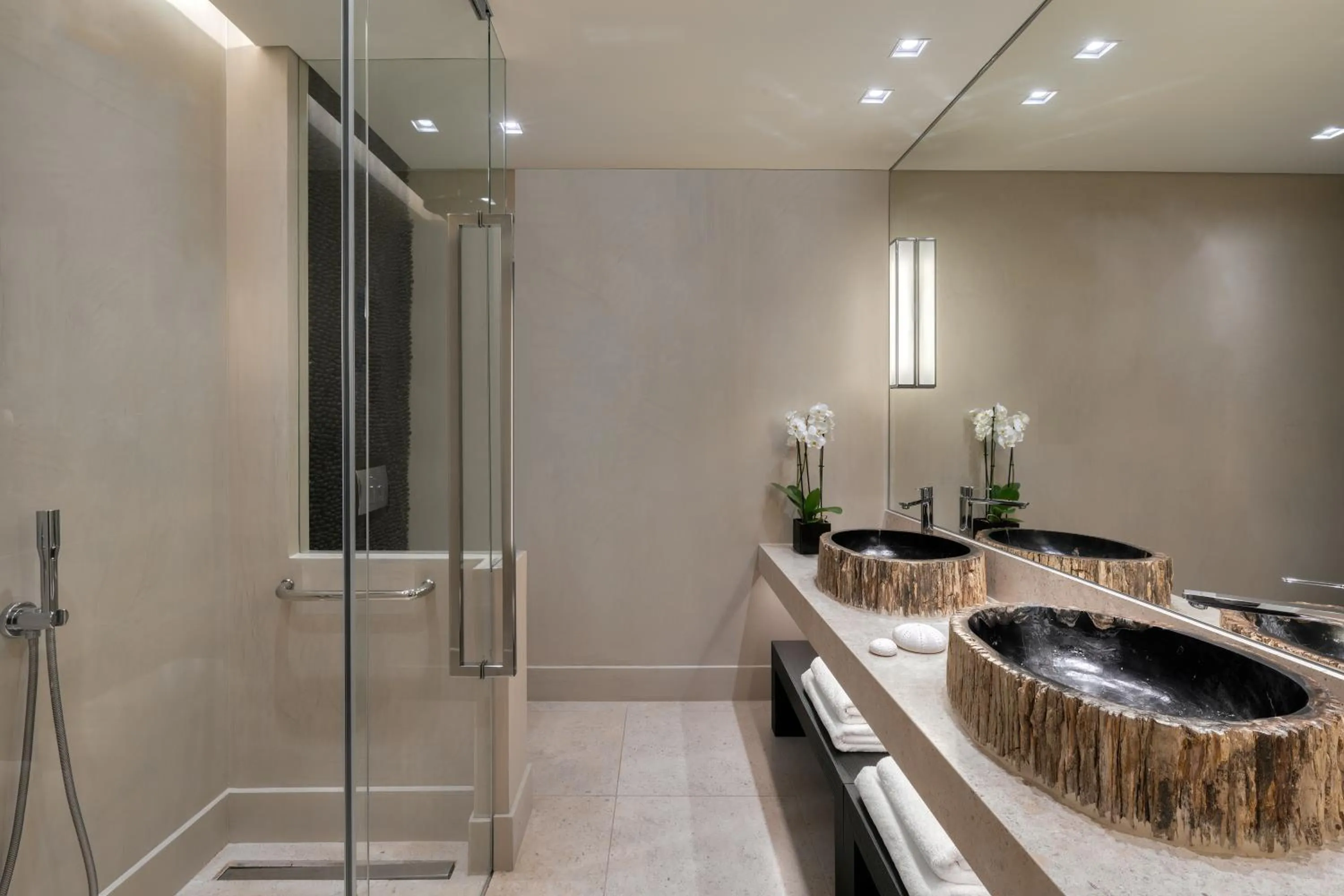 Shower in Santa Marina, A Luxury Collection Resort, Mykonos