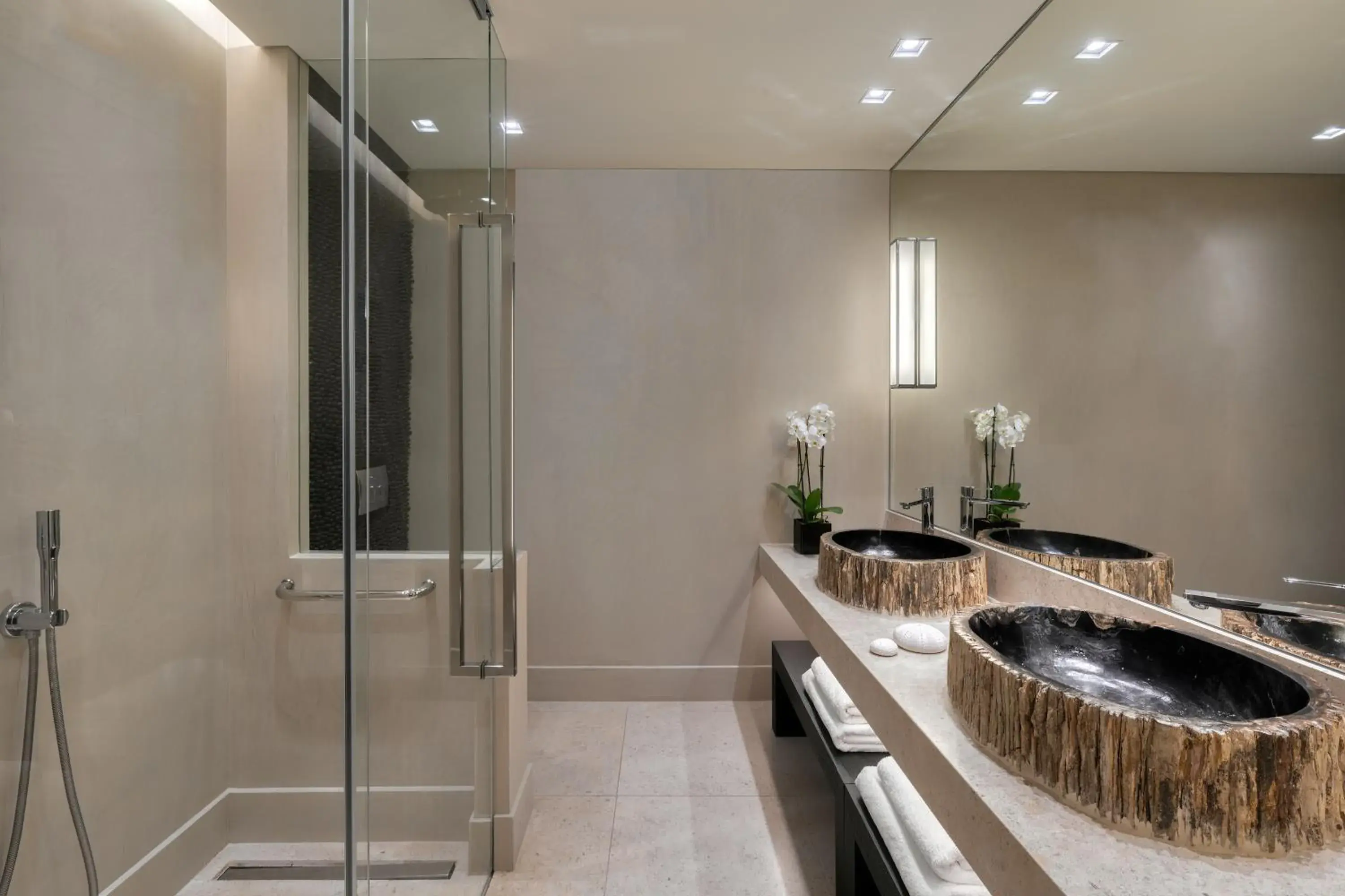 Deluxe, Guest room, 1 King or 2 Twin/Single Bed(s) in Santa Marina, A Luxury Collection Resort, Mykonos Deluxe, Guest room, 1 King or 2 Twin/Single Bed(s) in Santa Marina, A Luxury Collection Resort, Mykonos