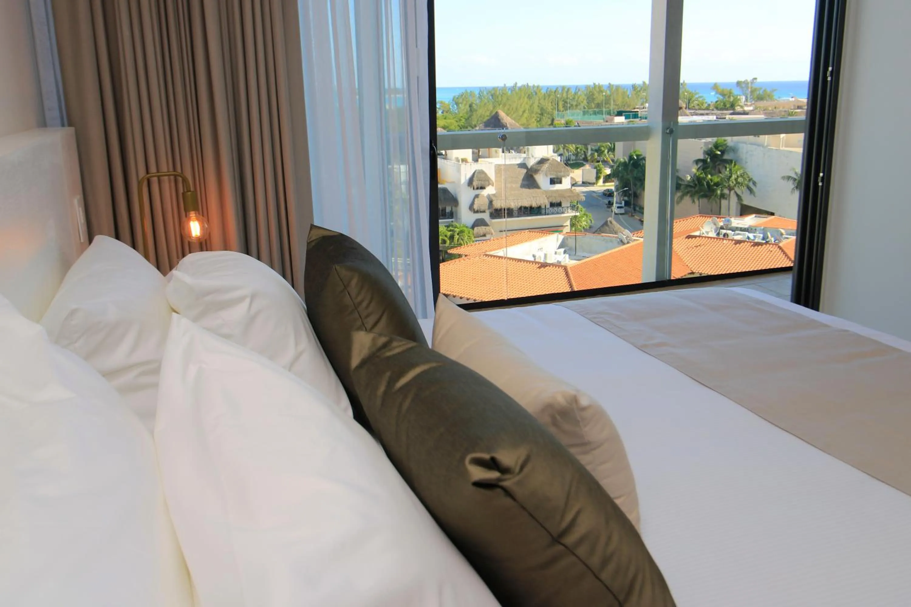 Photo of the whole room, Bed in Singular Dream Vacation Rentals