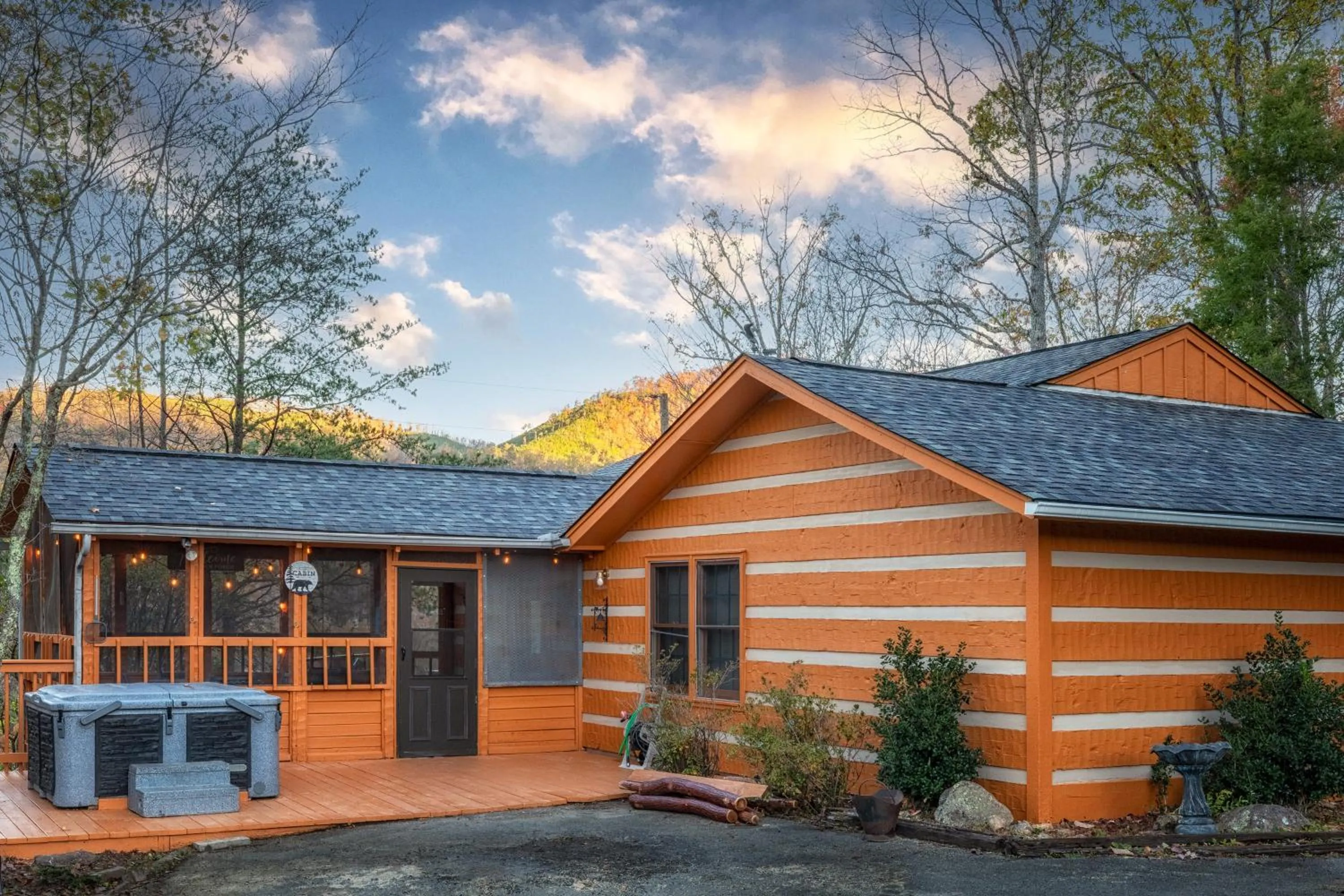 Patio in Real Log Cabin With Amazing Views, Hot Tub, Sauna, Games