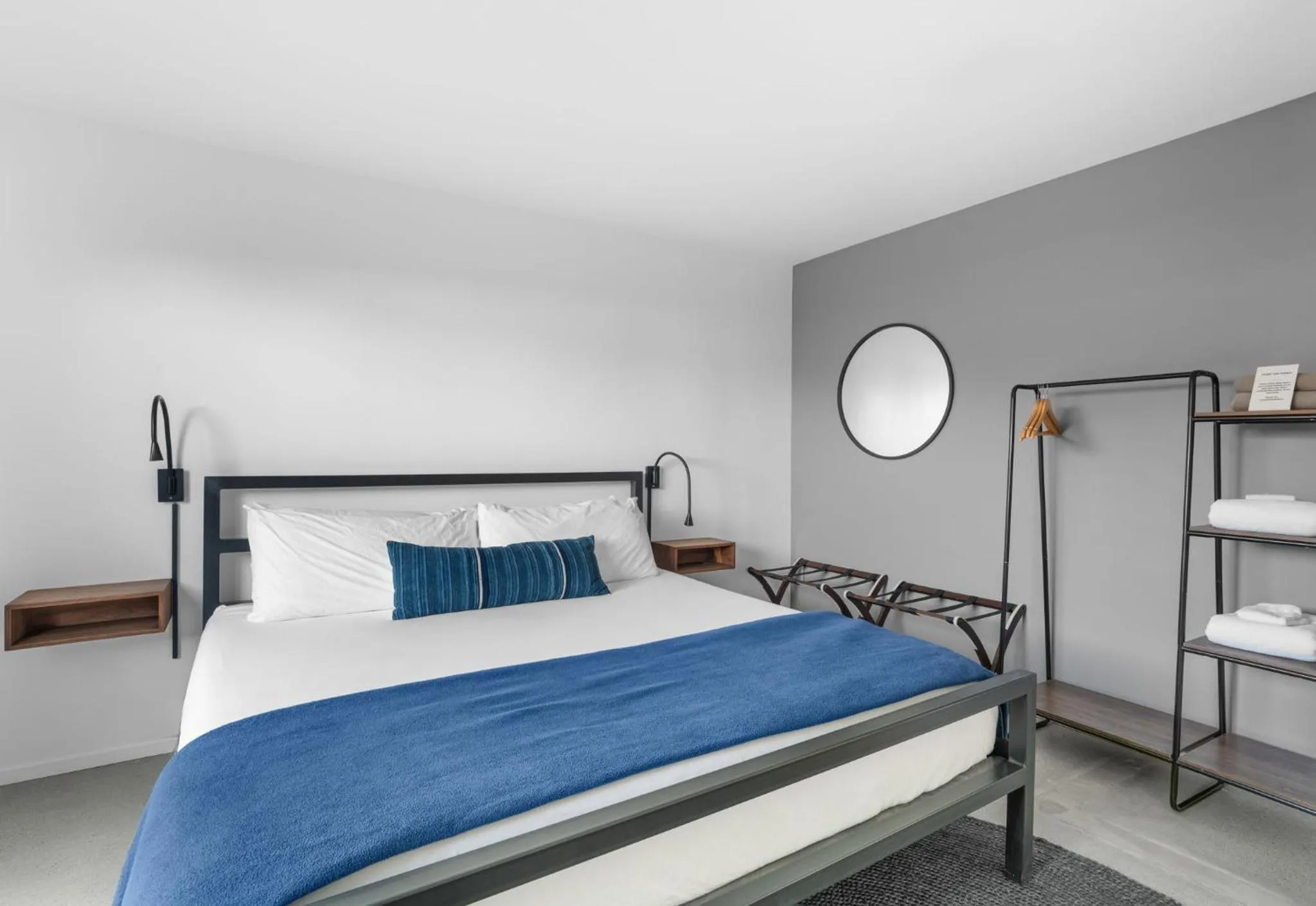 Bed in Hidden Valley Cottage - Modern Home in JT Hot Tub