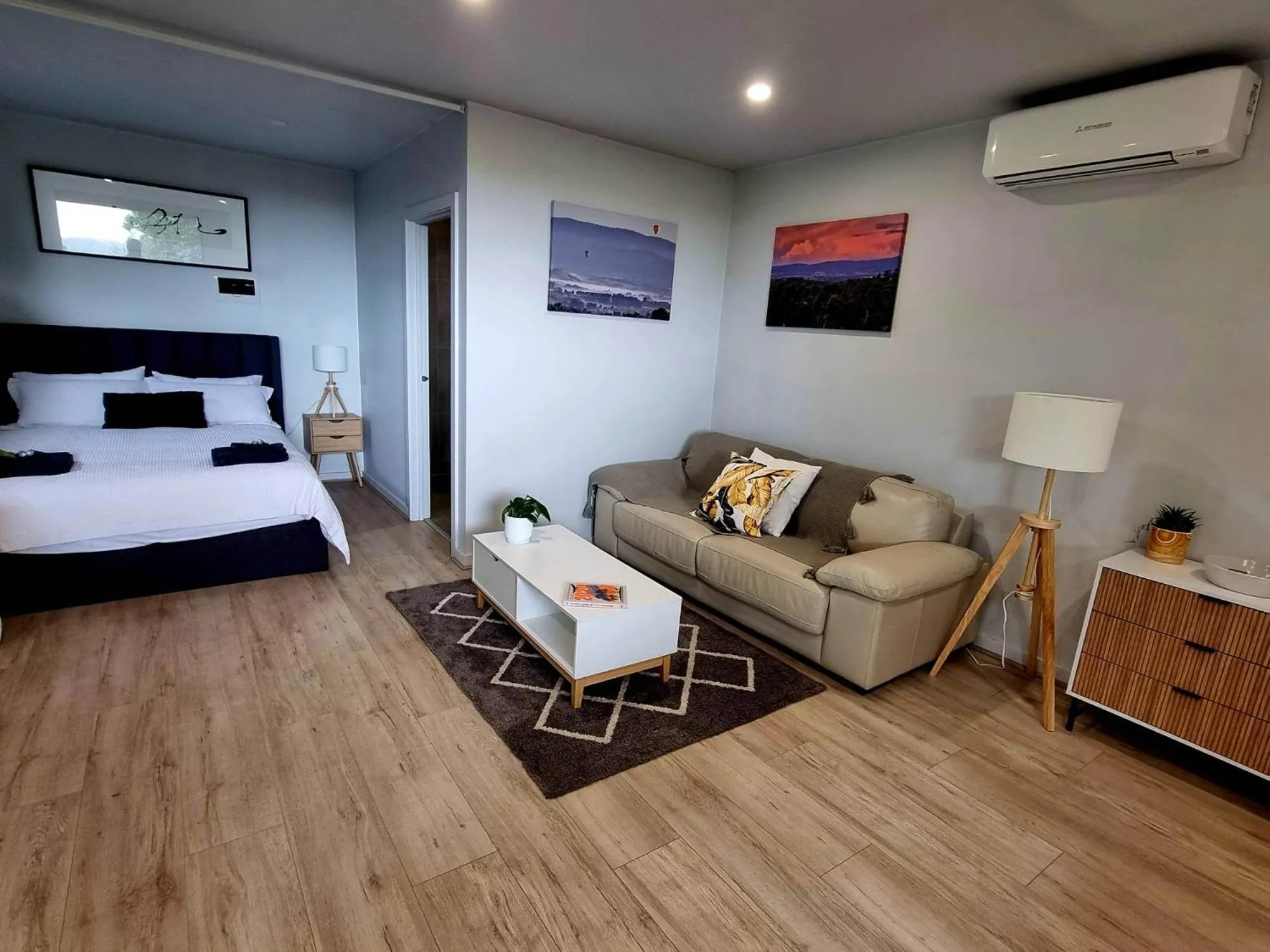 Communal lounge/ TV room, Bed in Melazzano