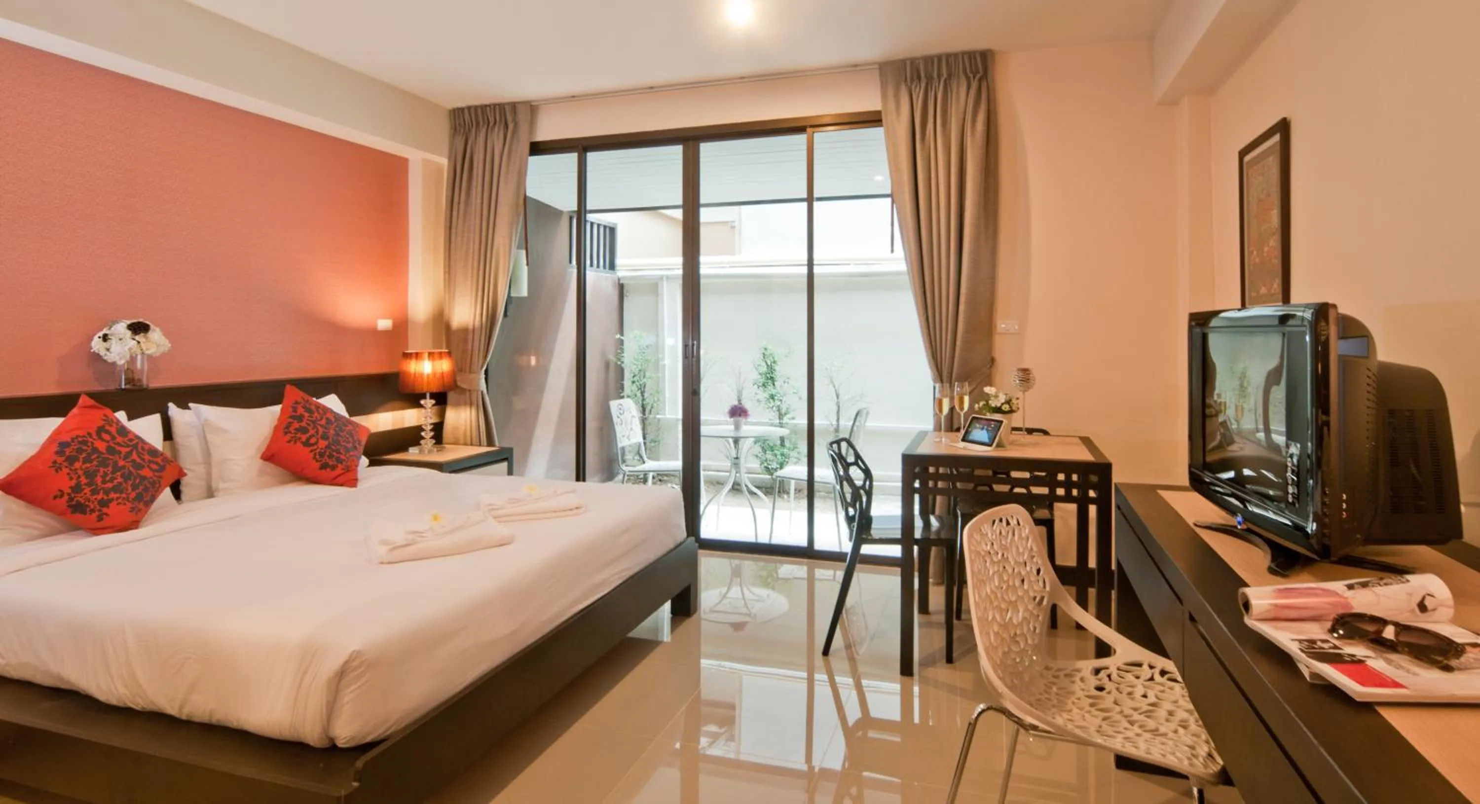 Bed in Ratana Residence Thalang