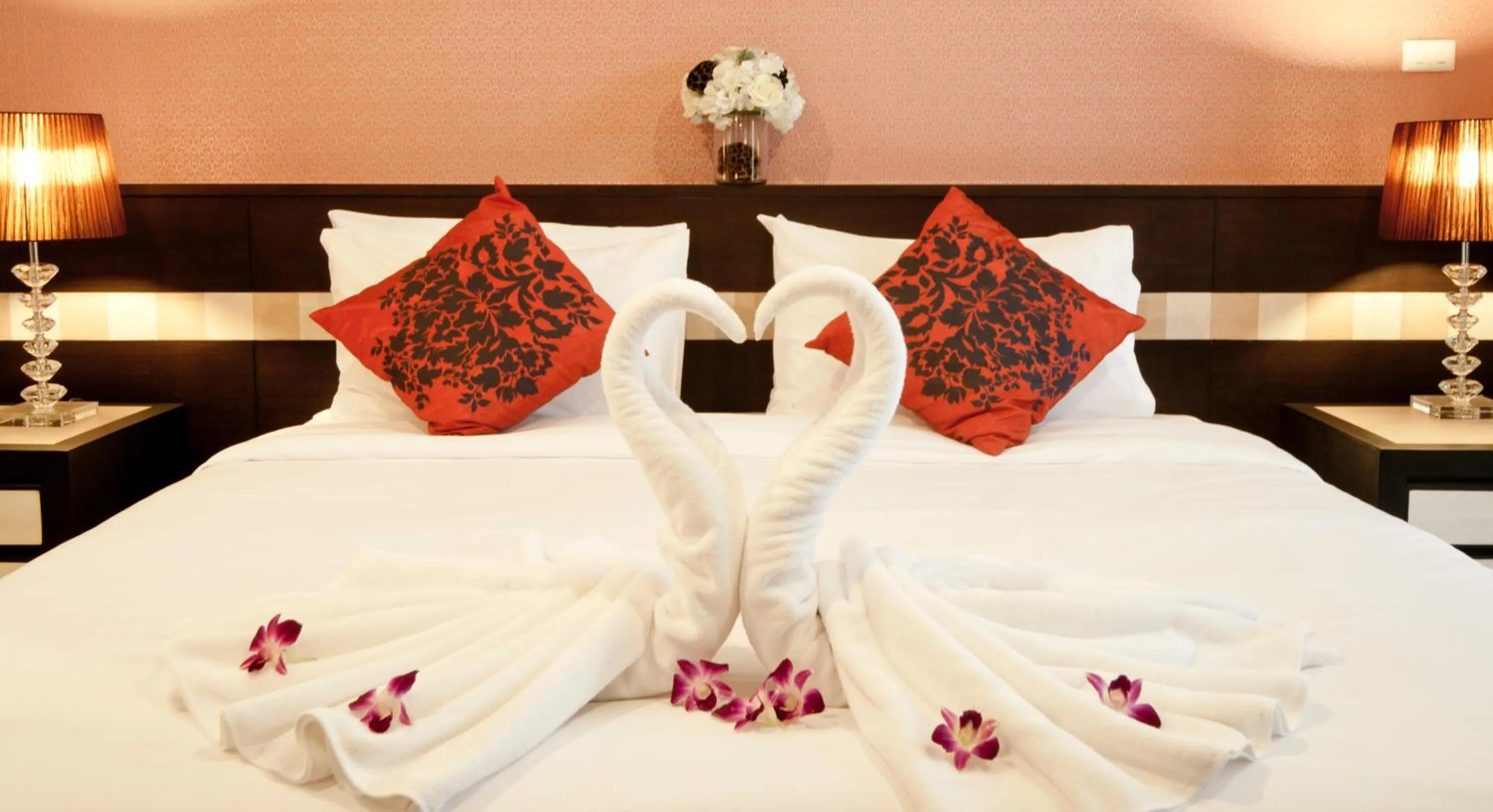 Bed in Ratana Residence Thalang