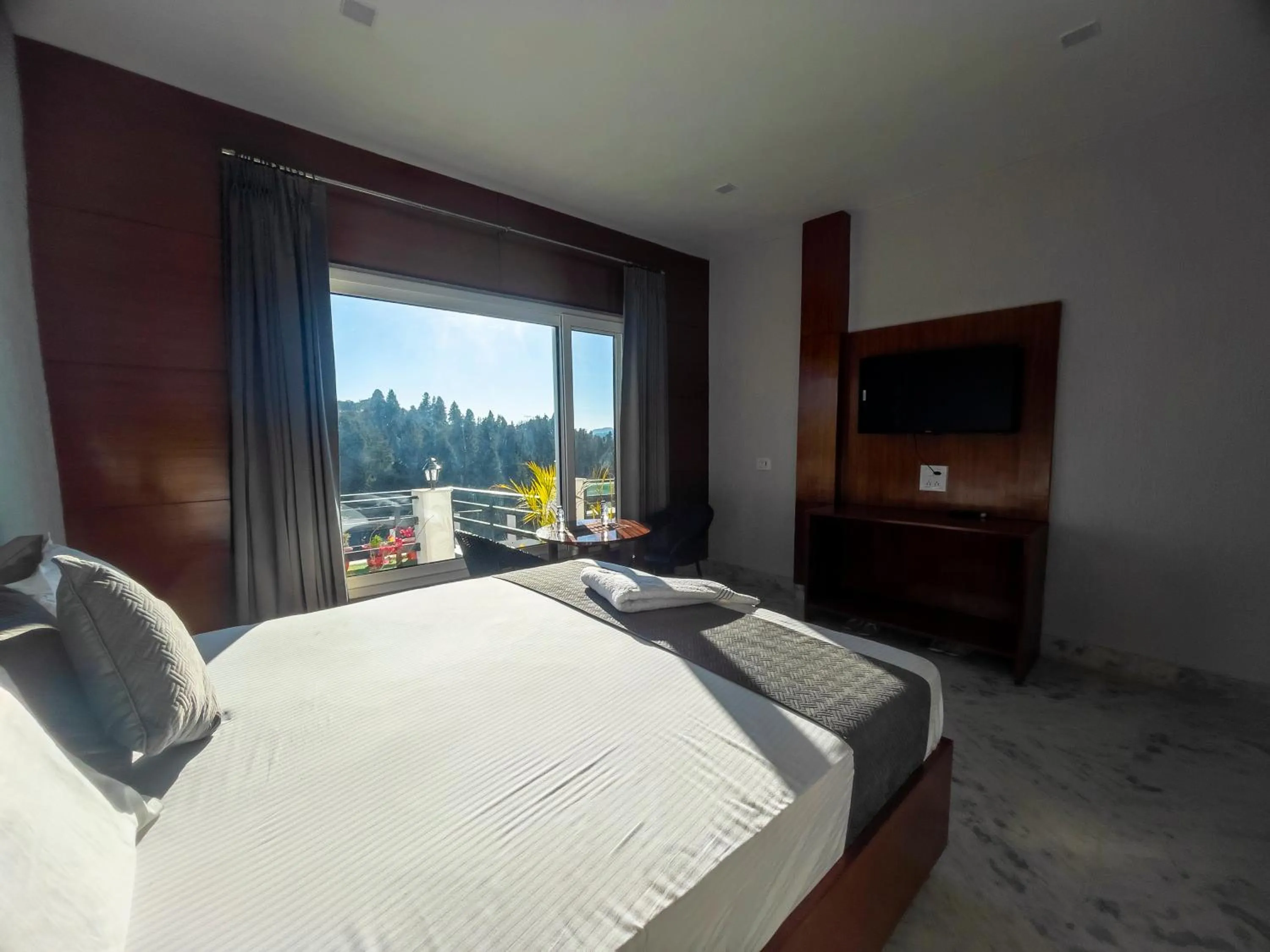 Bed in PinnacleHouse kanatal Uttarakhand