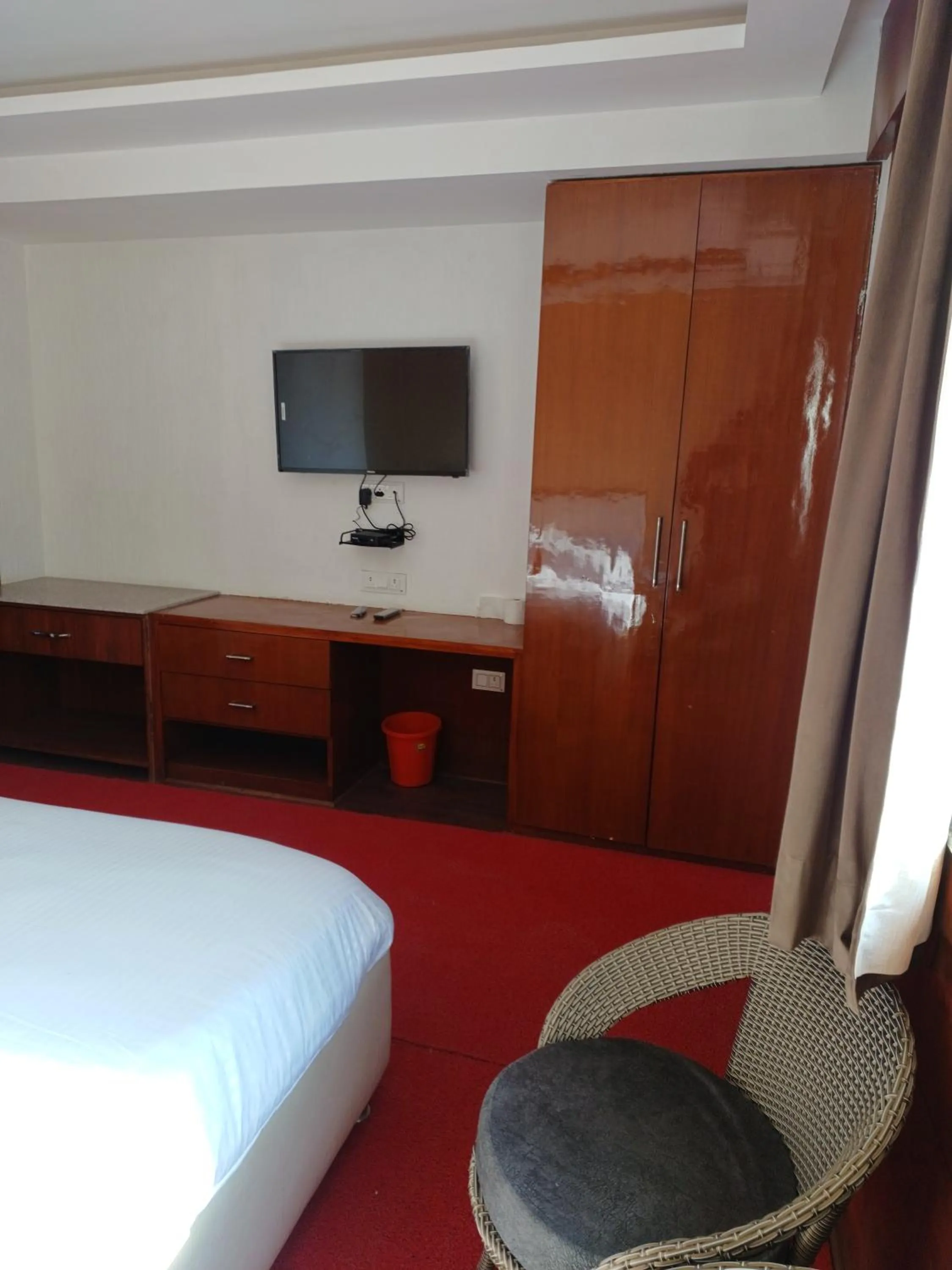 Bedroom, Bed in PinnacleHouse kanatal Uttarakhand