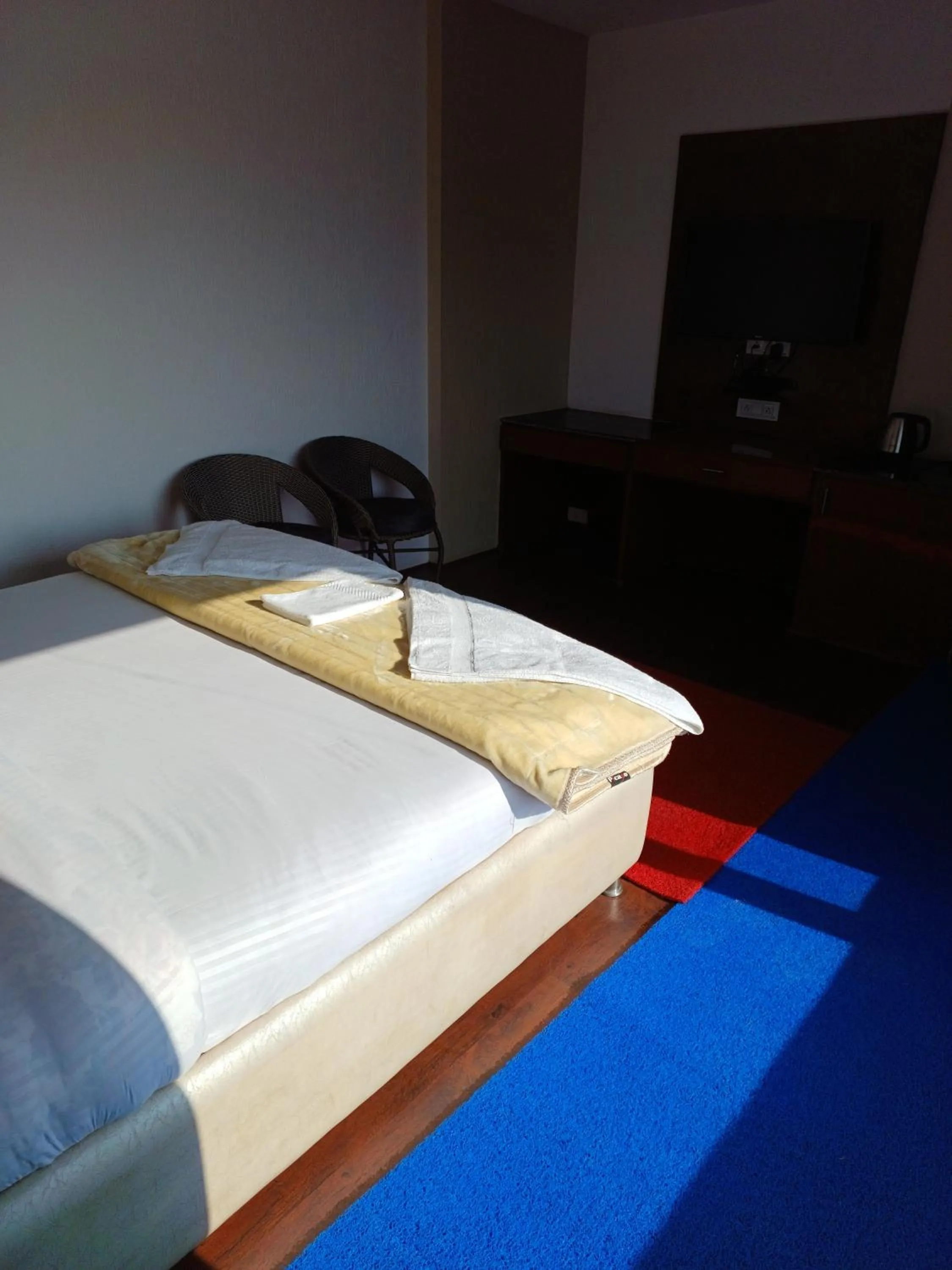 Bedroom, Bed in PinnacleHouse kanatal Uttarakhand