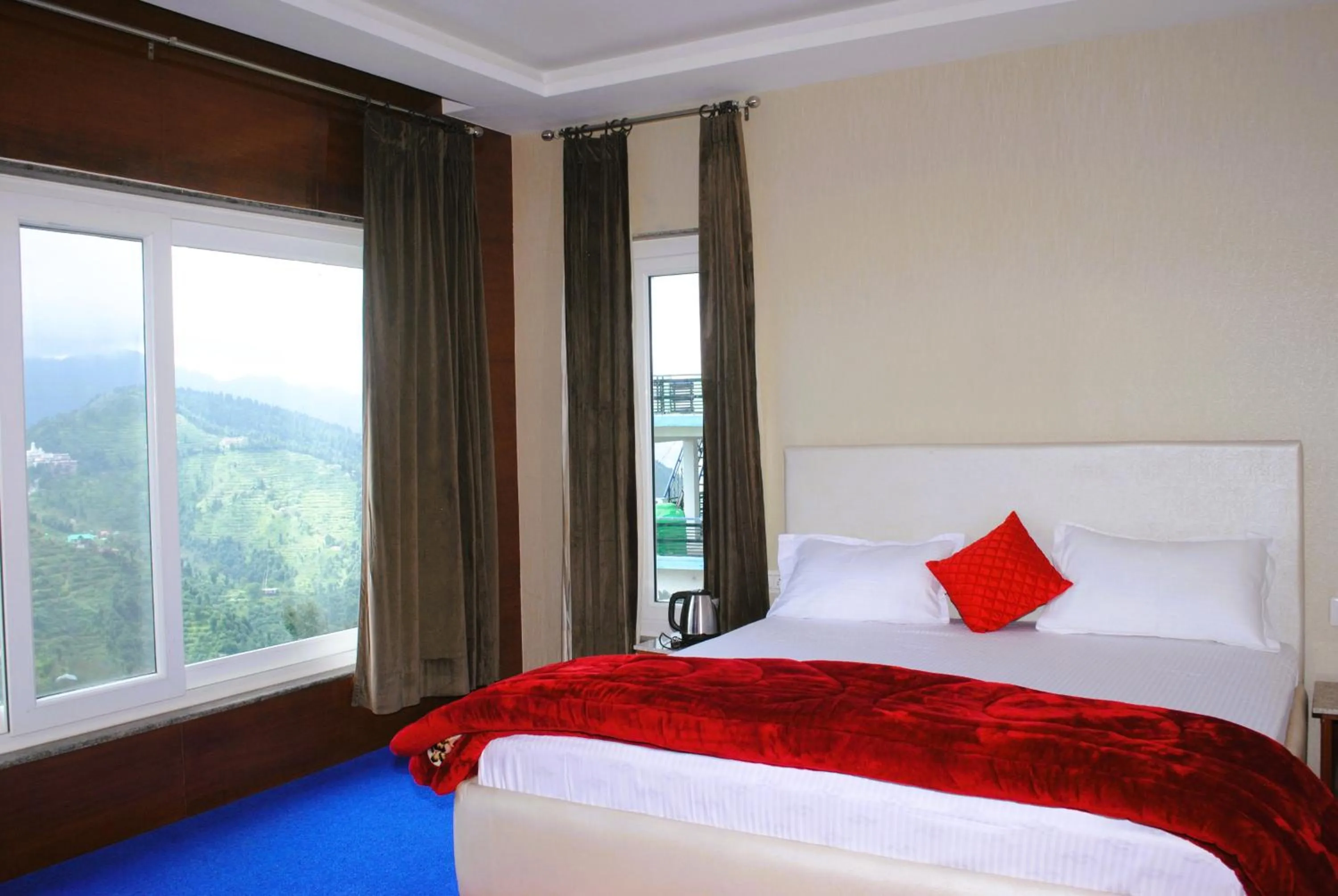 Bed in PinnacleHouse kanatal Uttarakhand