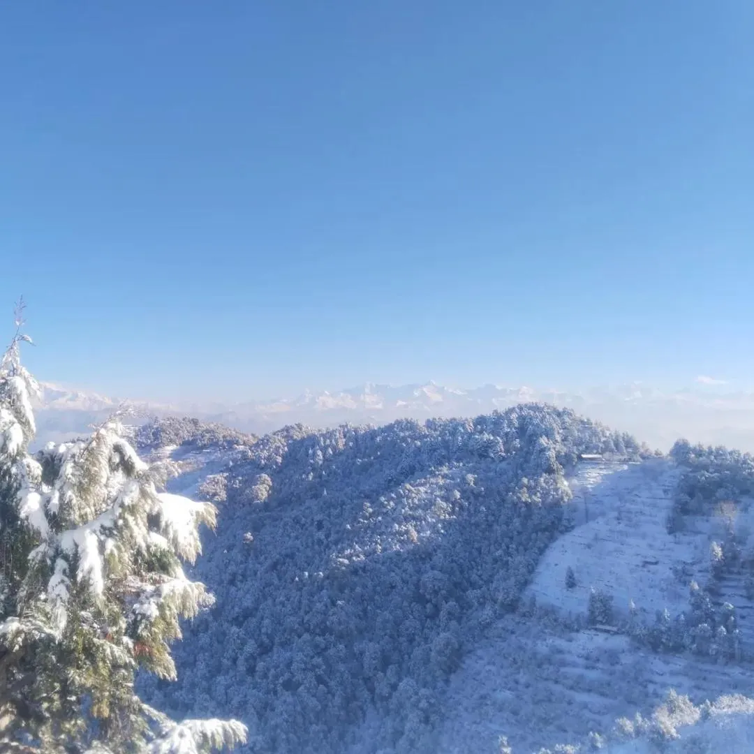 Winter in PinnacleHouse kanatal Uttarakhand