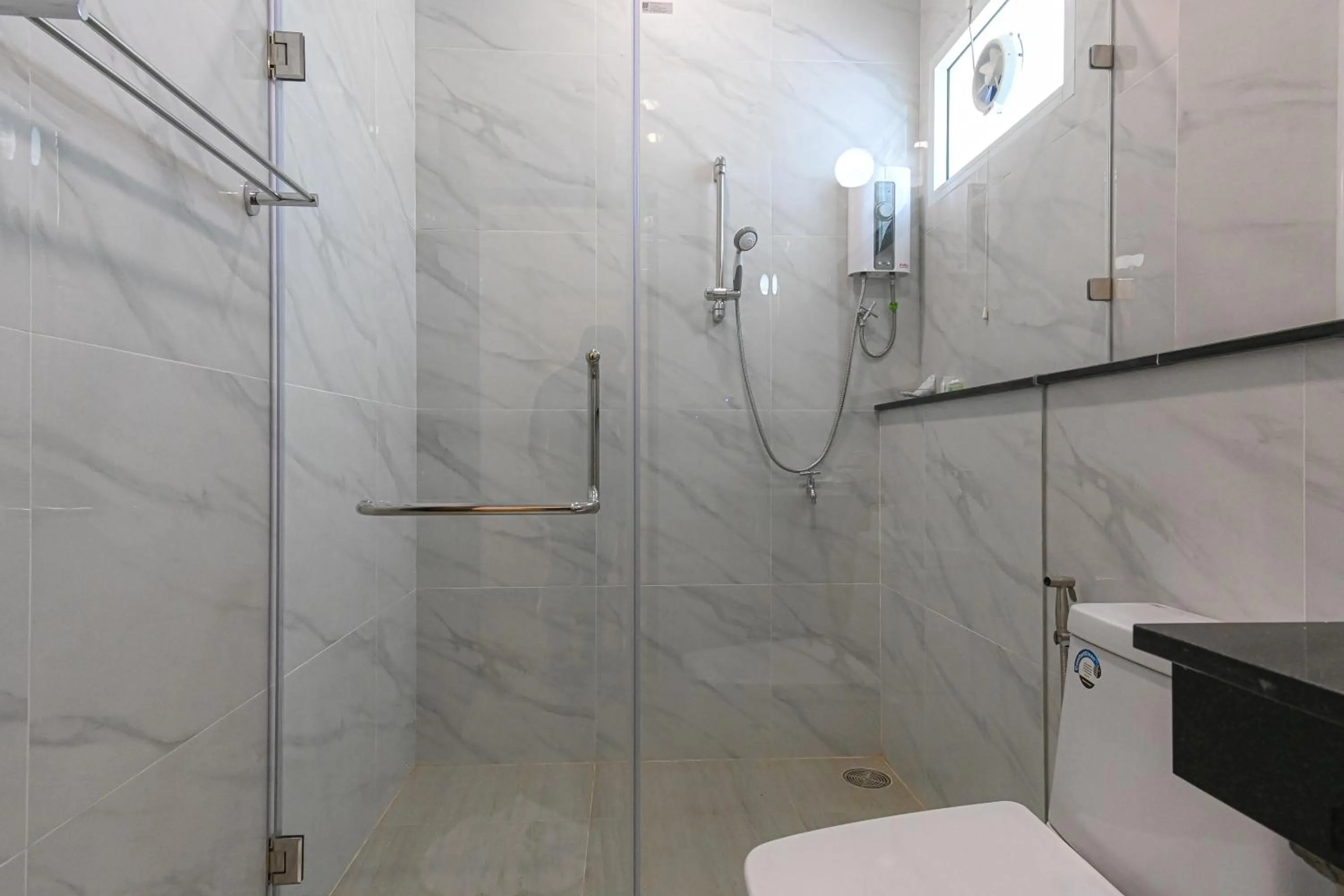 Shower in Suanphung Bonsai Village