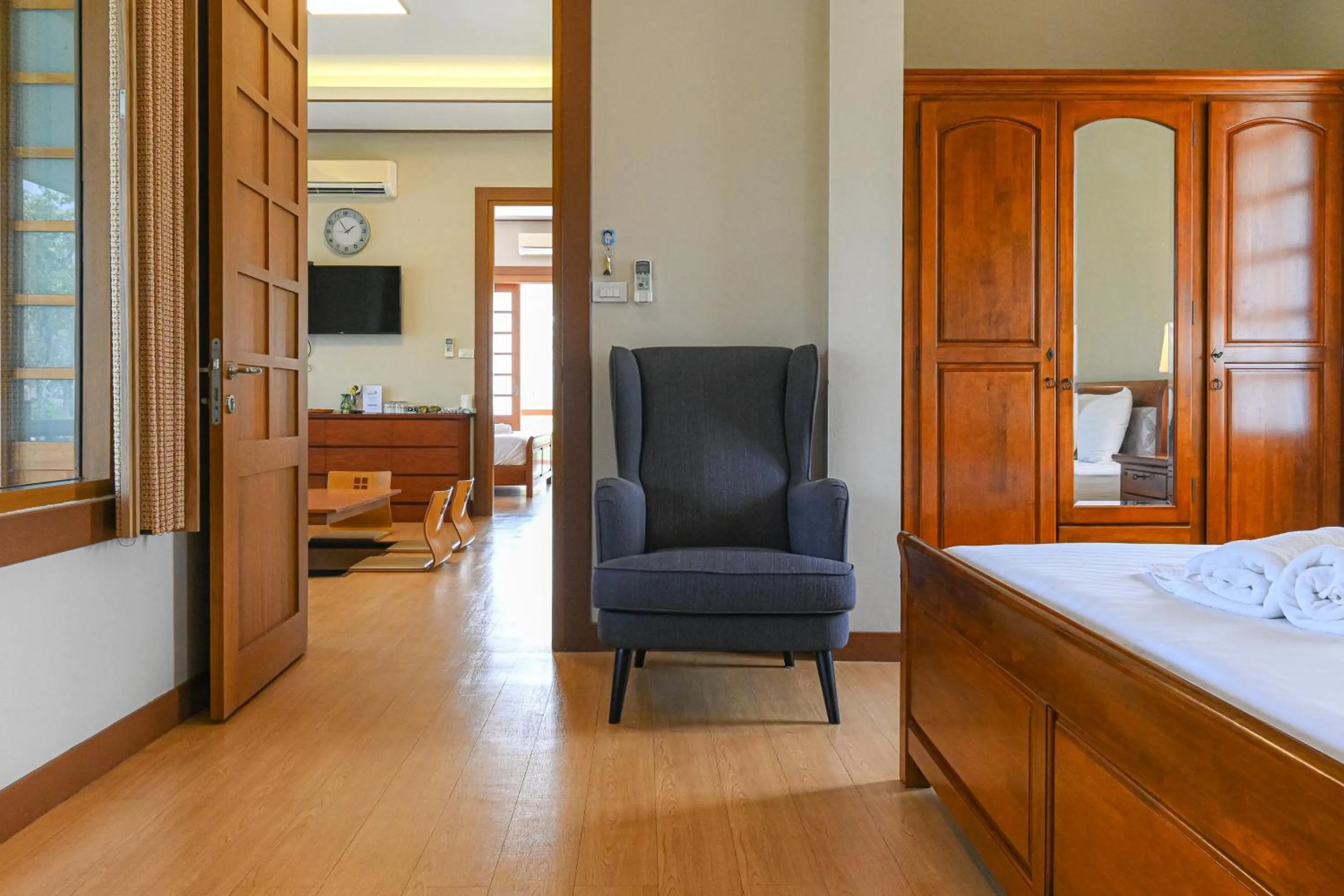 Living room, Bed in Suanphung Bonsai Village