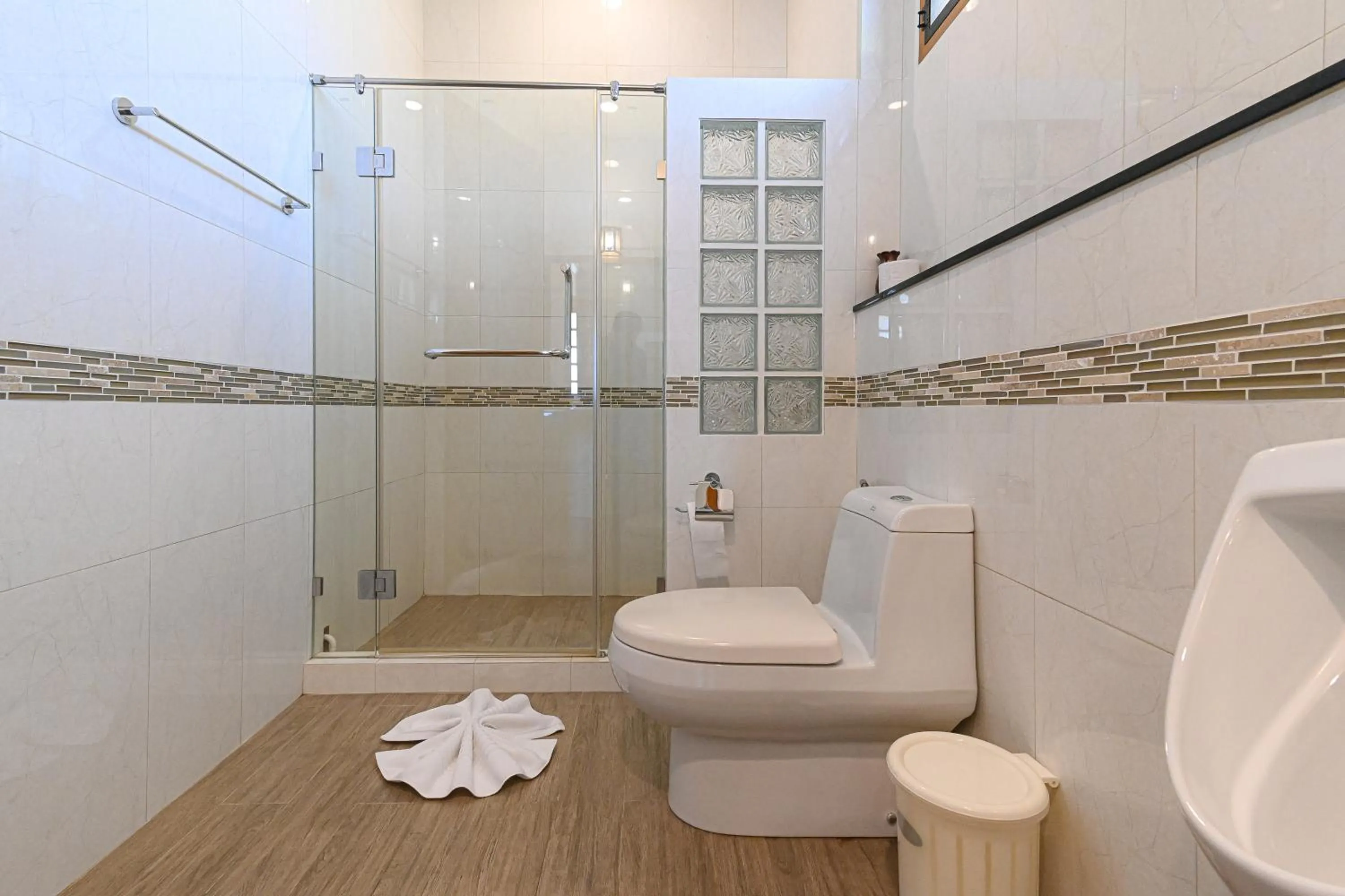 Shower in Suanphung Bonsai Village