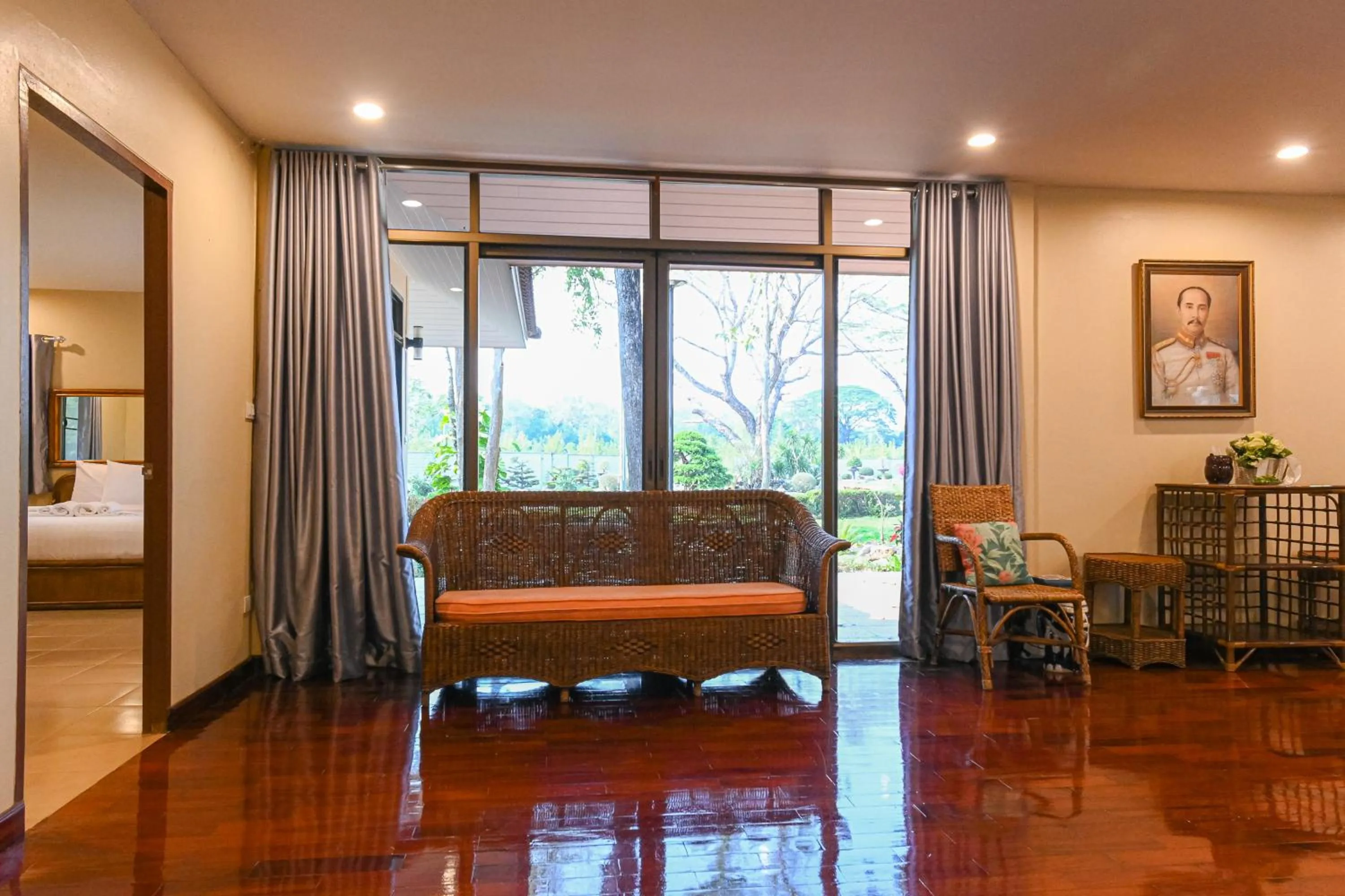 Living room, Bed in Suanphung Bonsai Village