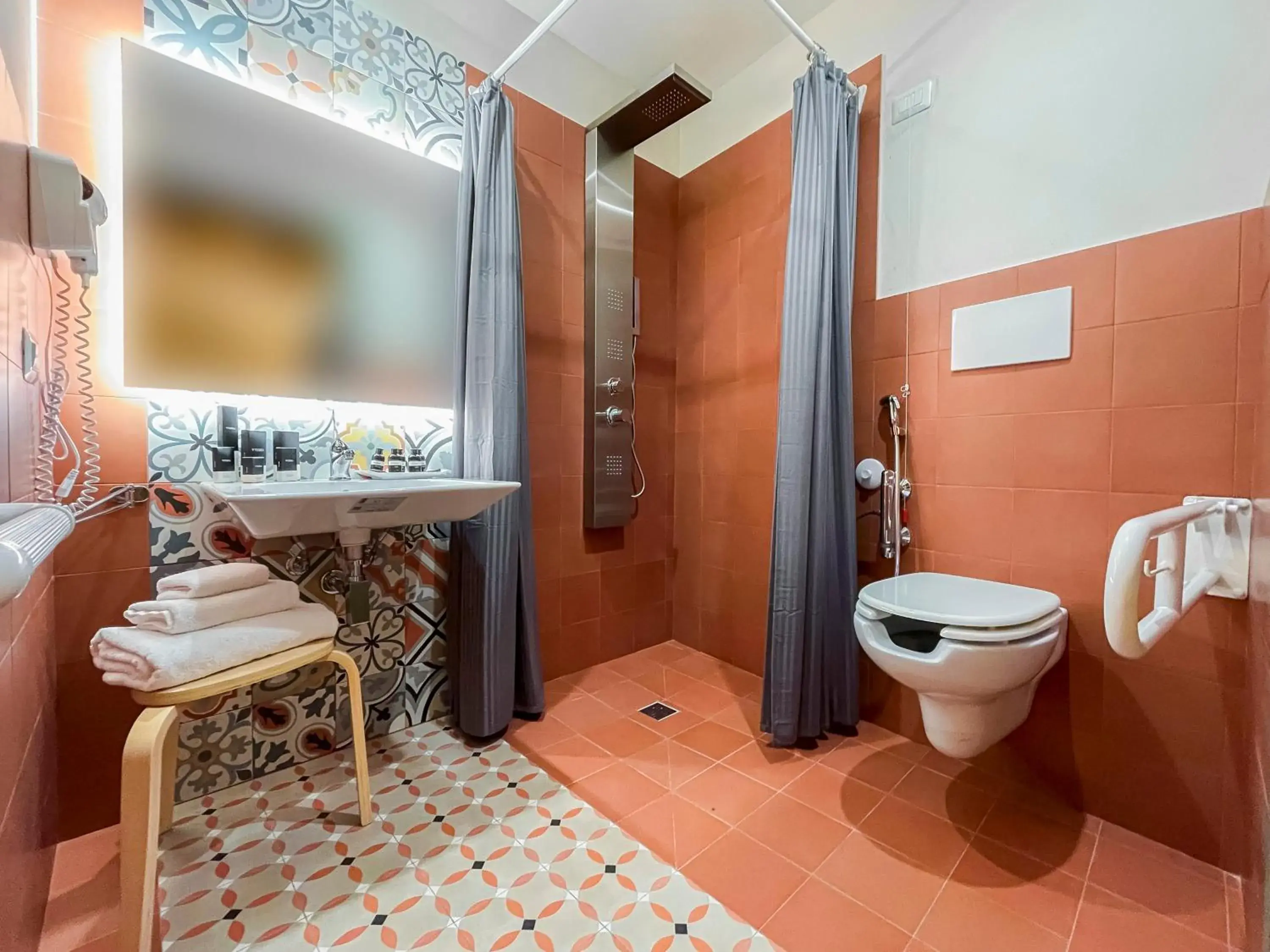 King Room with Roll-In Shower - single occupancy - Disability Access in BAGLIO TRAMONTANA King Room with Roll-In Shower - single occupancy - Disability Access in BAGLIO TRAMONTANA