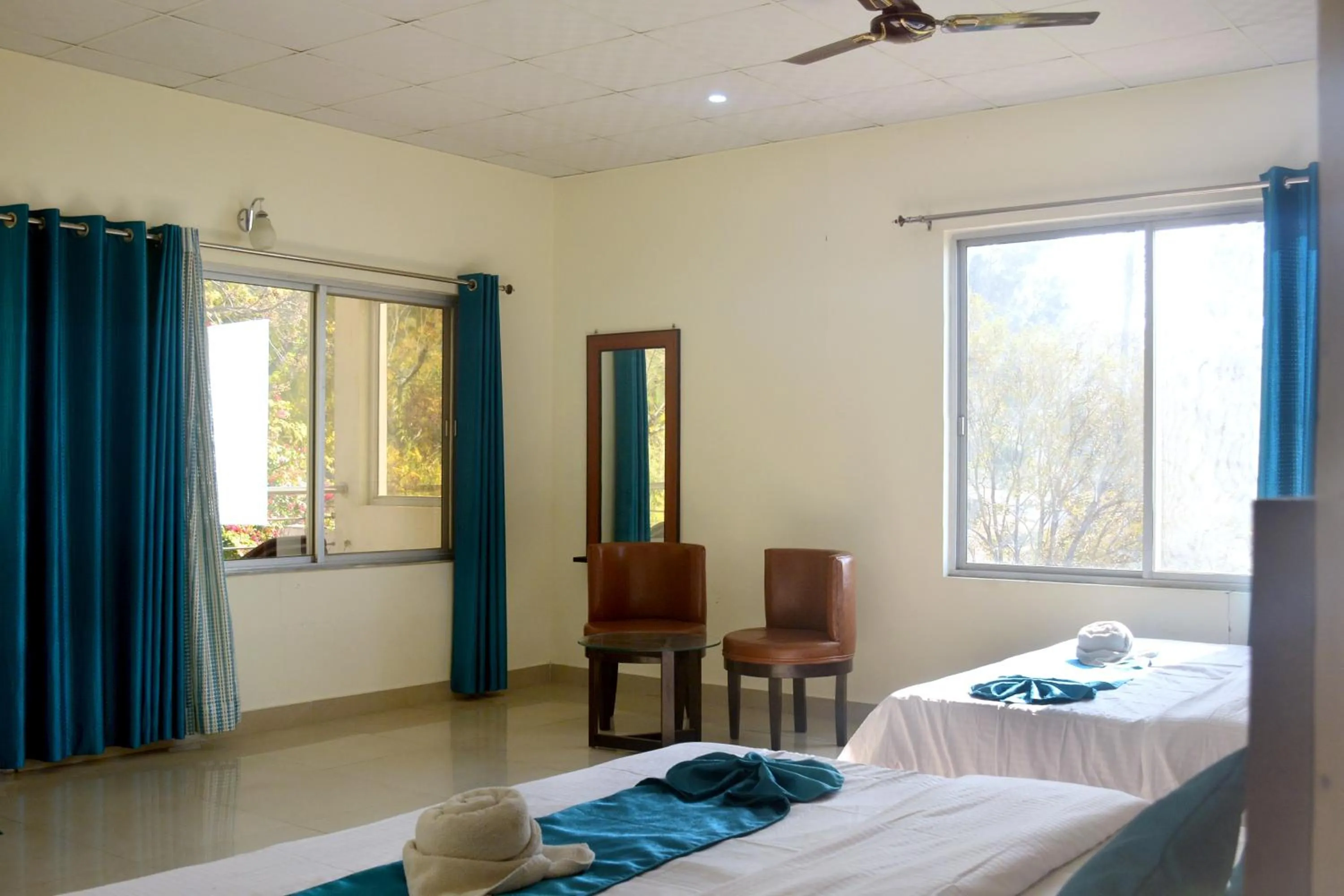 Photo of the whole room, Bed in Nature Hike