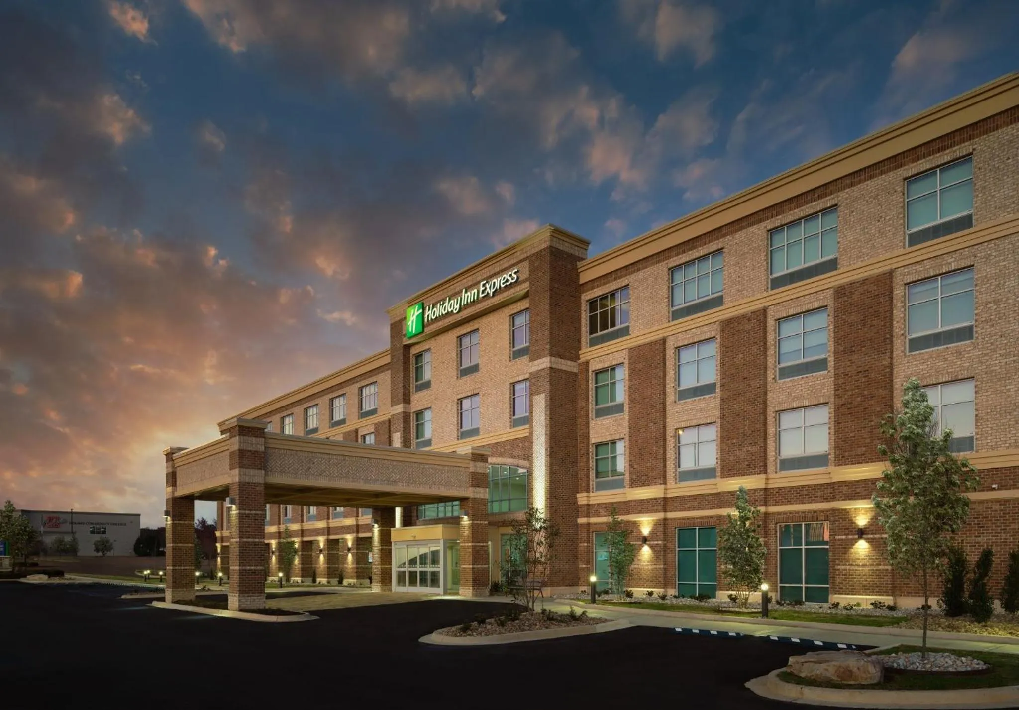 Property building in Holiday Inn Express - Jackson - Ridgeland by IHG