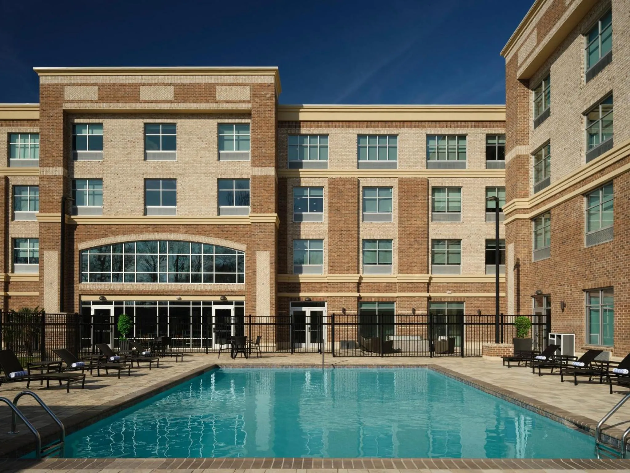 Swimming pool in Holiday Inn Express - Jackson - Ridgeland by IHG