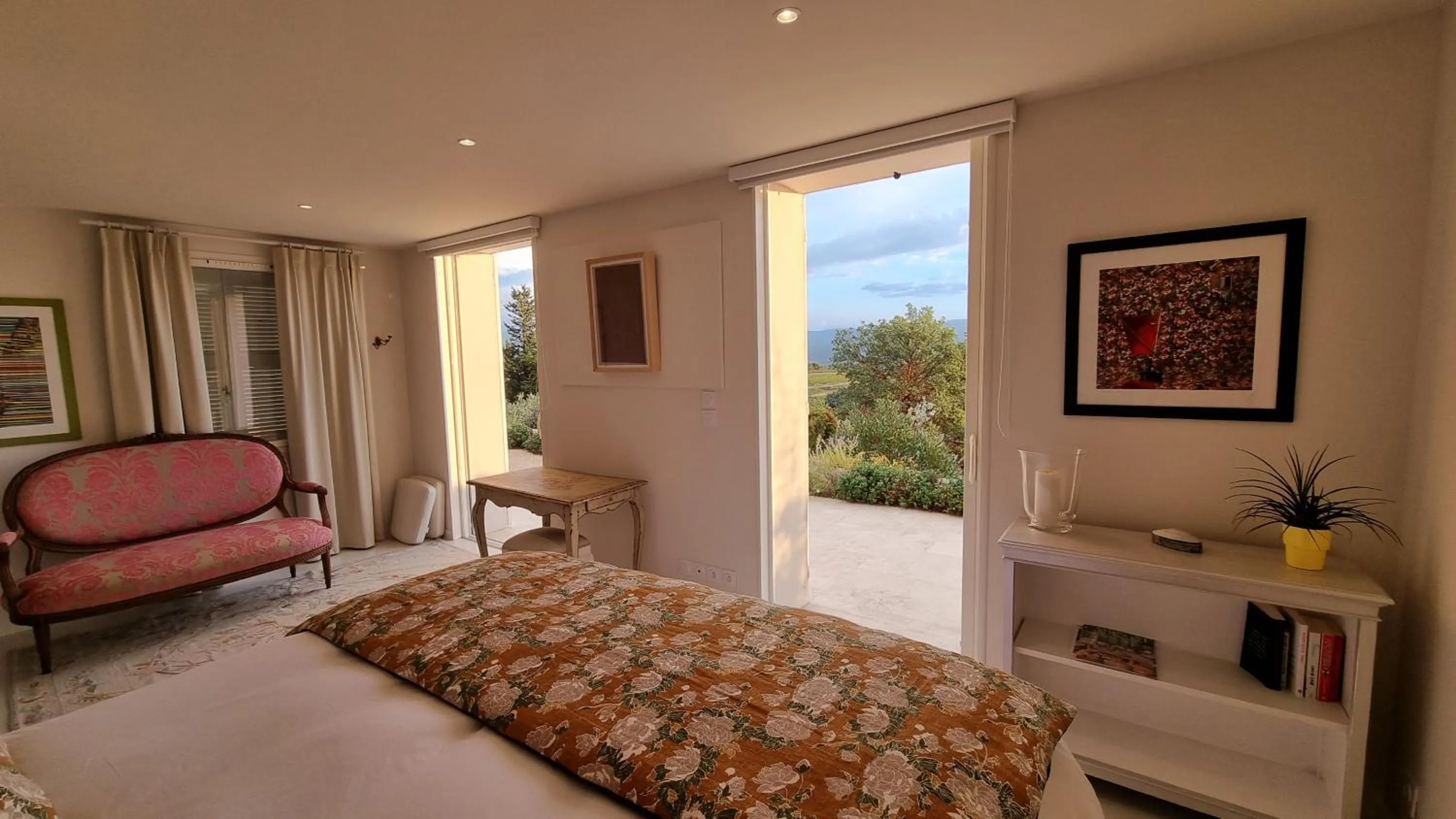 Bed in Villa Nymphée